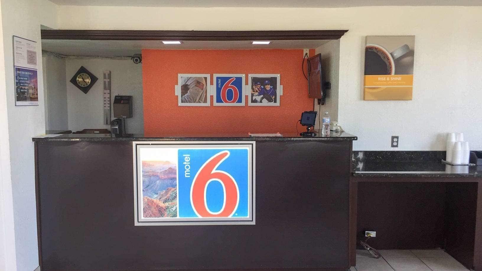 Vista Lobby Motel 6 Waco, TX