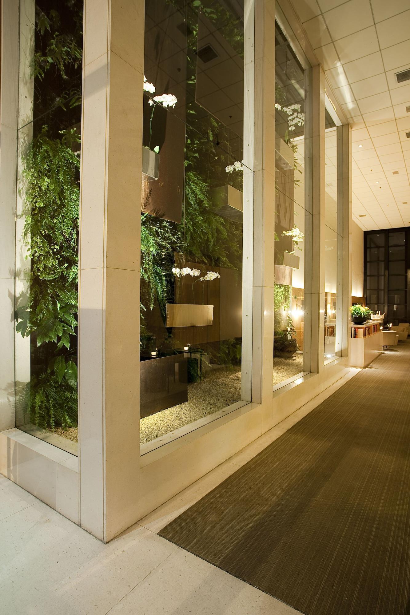 Vista Lobby Hotel Emiliano