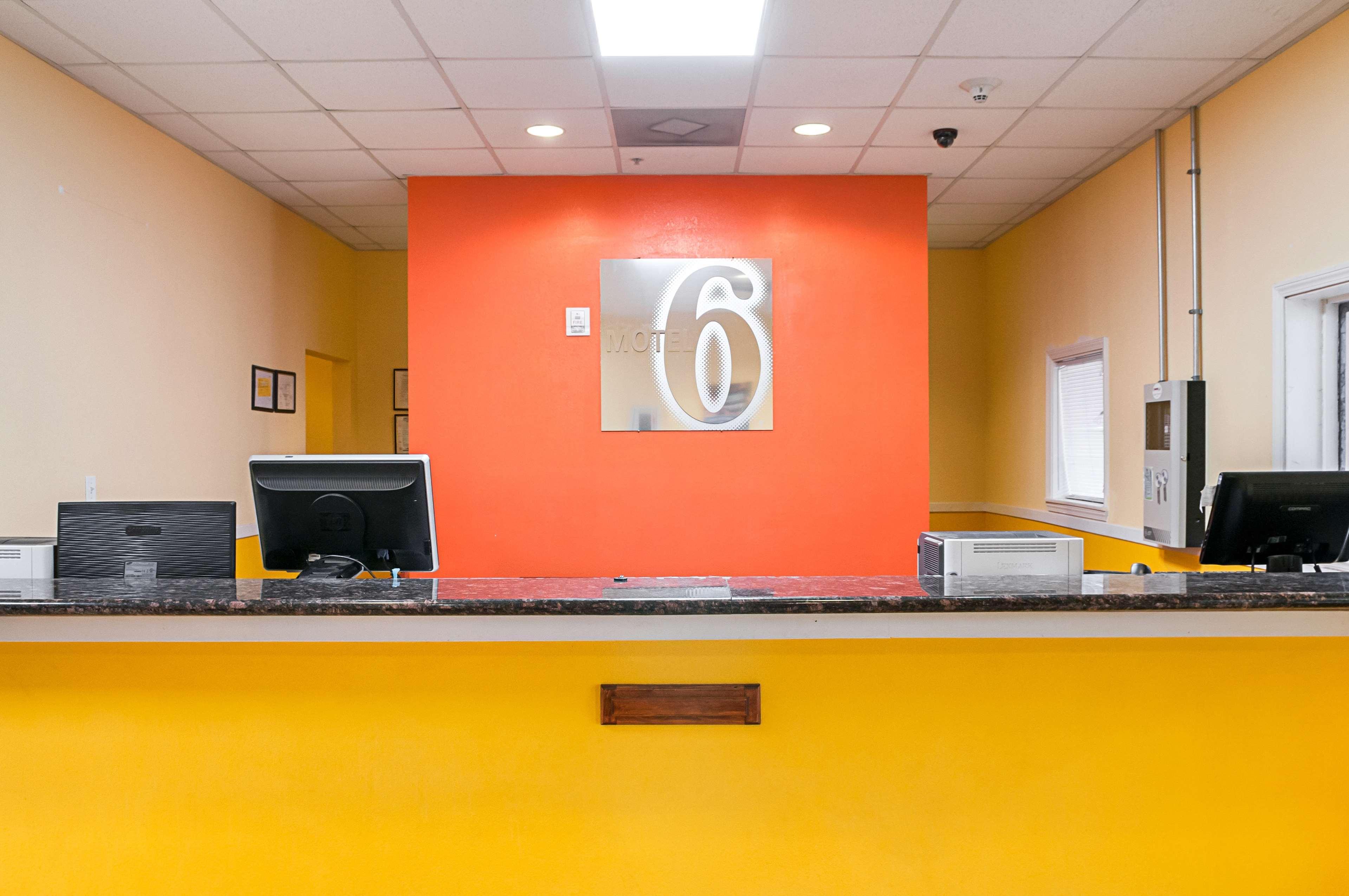 Vista Lobby Motel 6 New Orleans, LA - Near Downtown