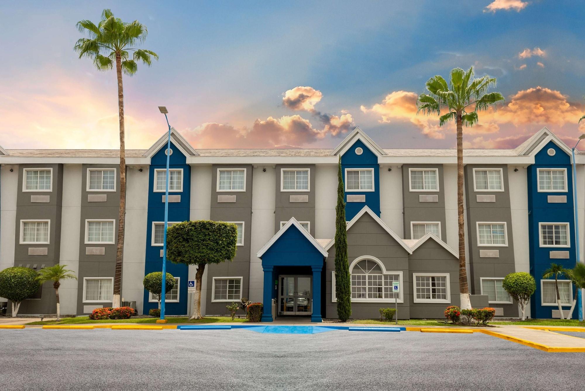 Vista Exterior Microtel Inn & Suites by Wyndham Culiacan