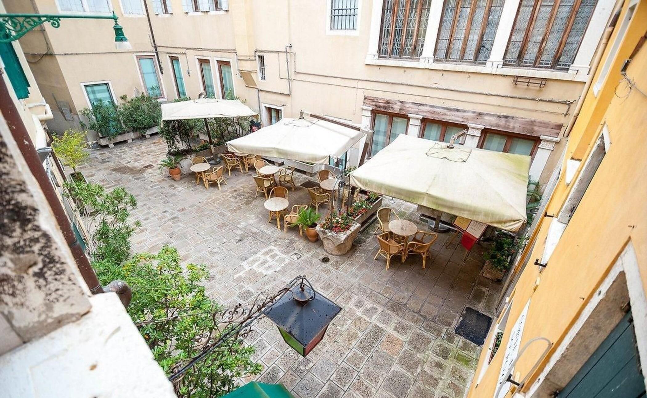 Vista Exterior Hotel Torino
