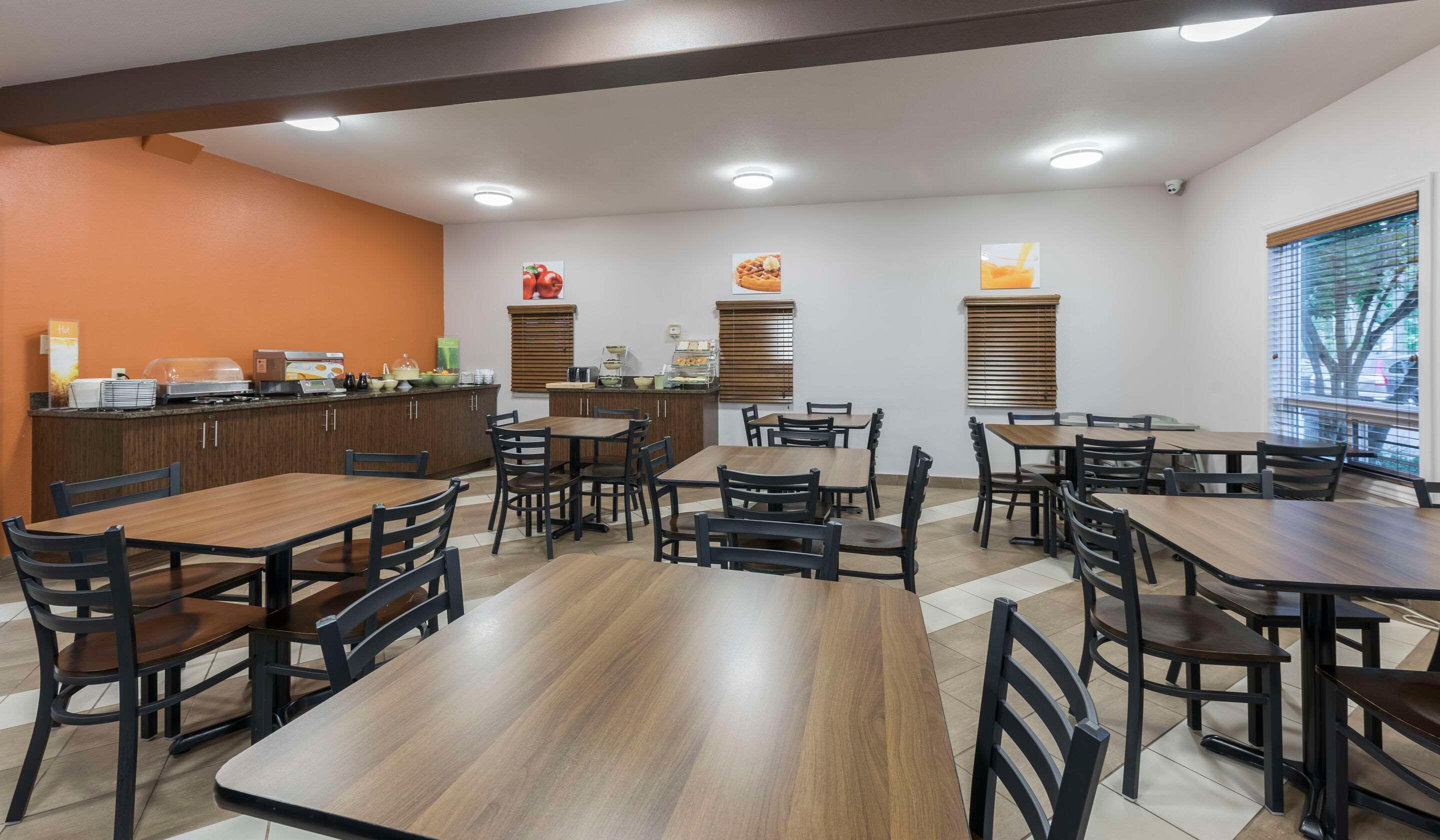 Restaurant Quality Inn Airport