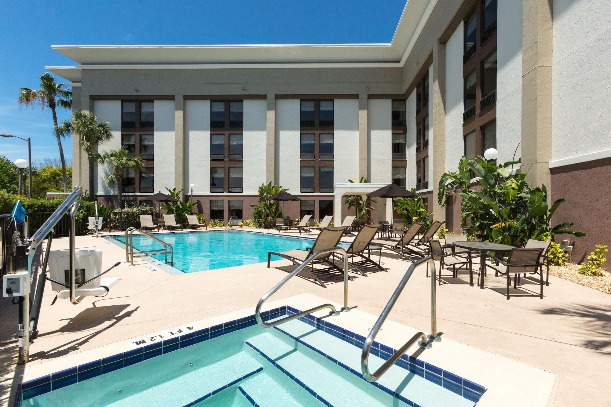 Spa Hampton Inn Daytona Speedway
