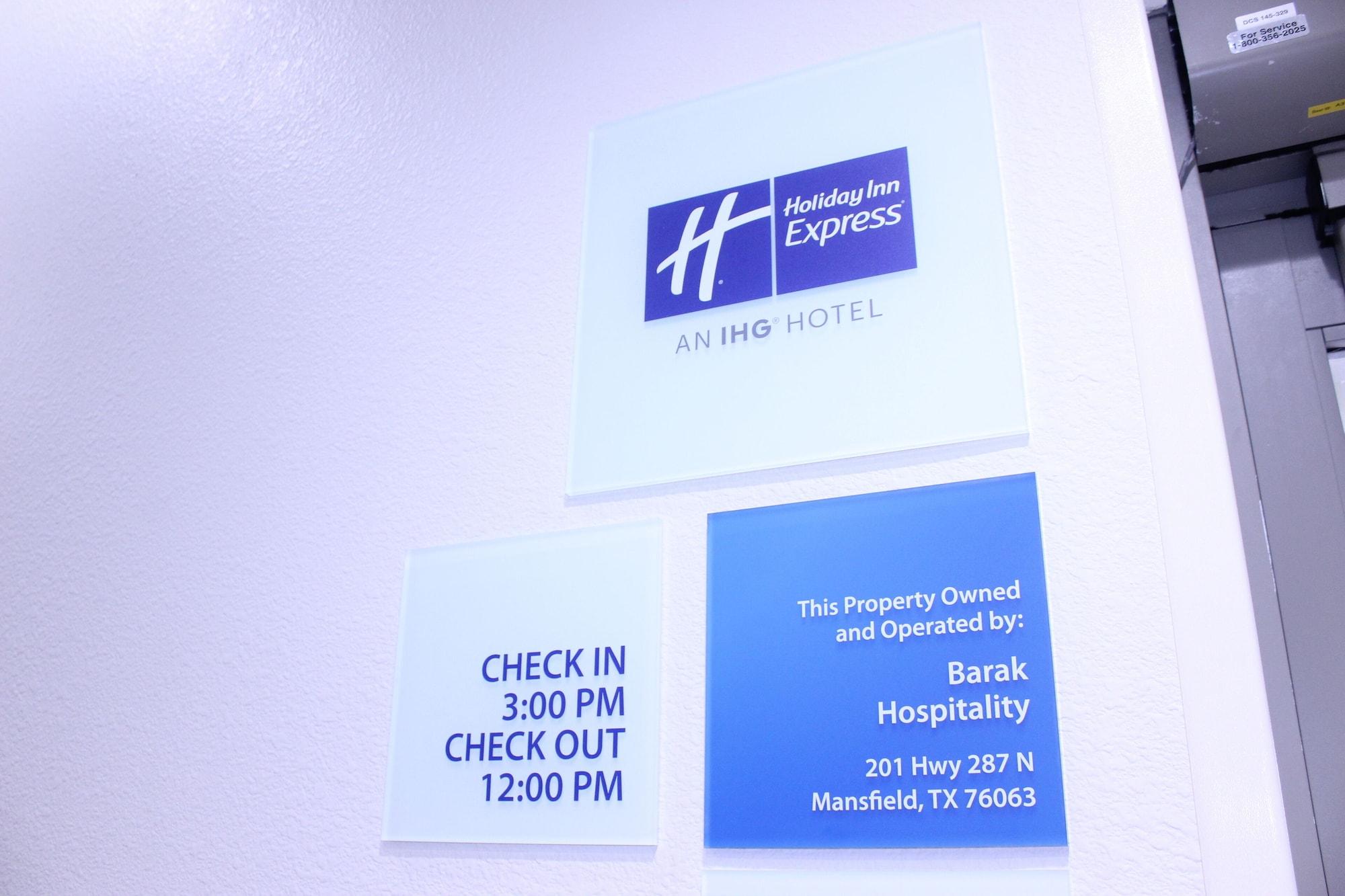 Vista Lobby Holiday Inn Express & Suites Mansfield by IHG