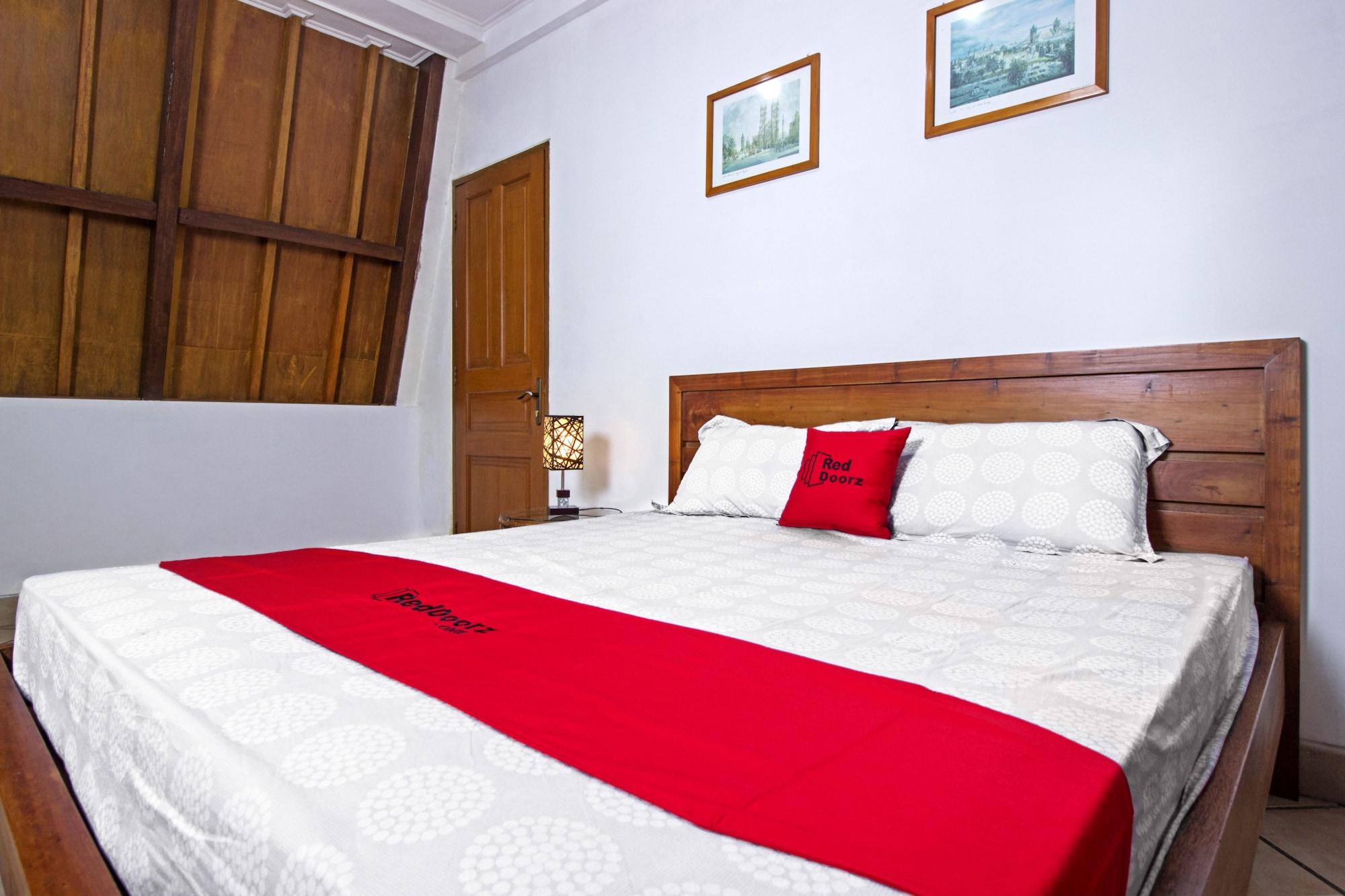 Varios RedDoorz Plus near Parahyangan University