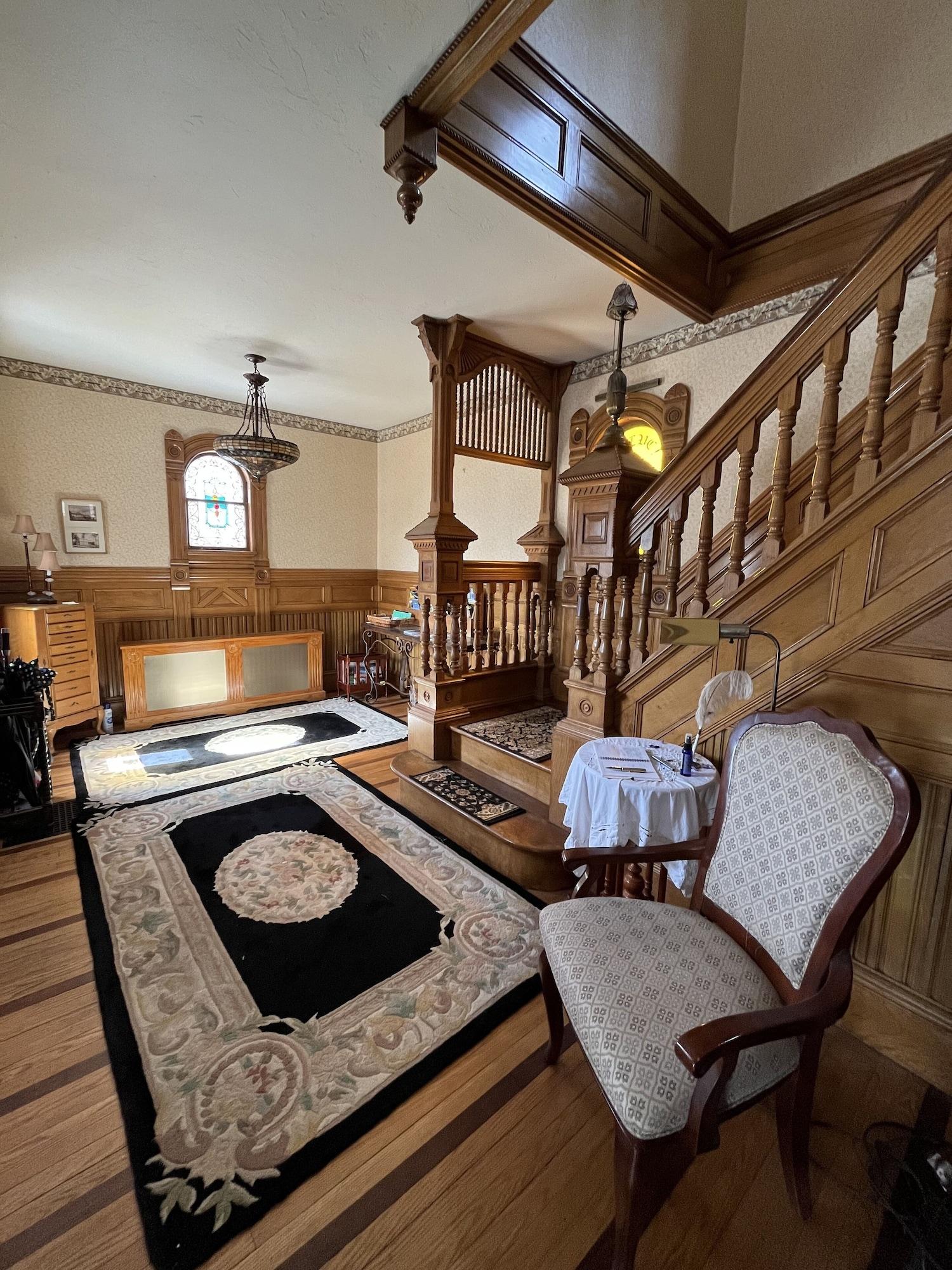 Vista Lobby Cheney House B&B