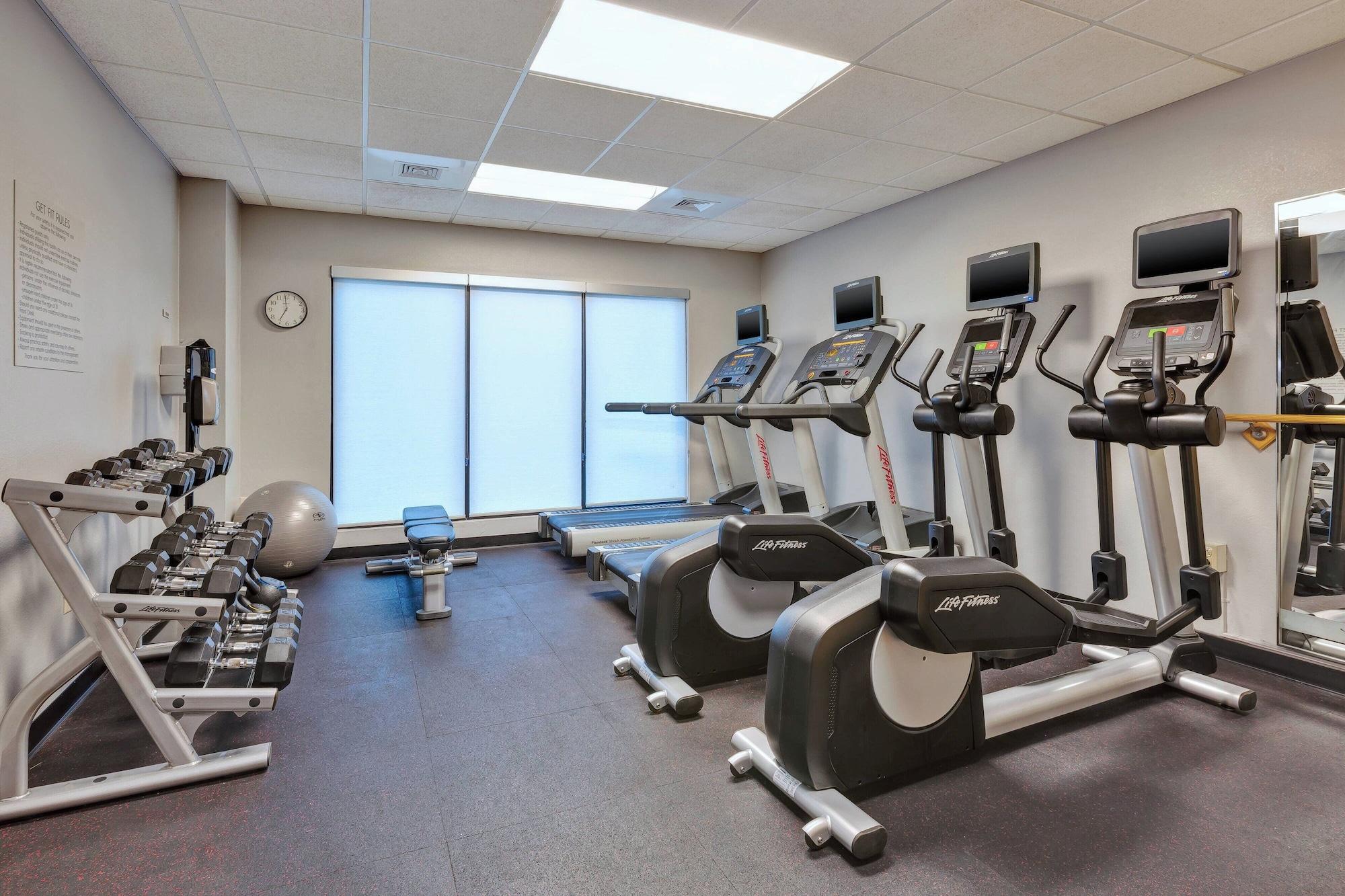 Gimnasio TownePlace Suites by Marriott Nashville Airport