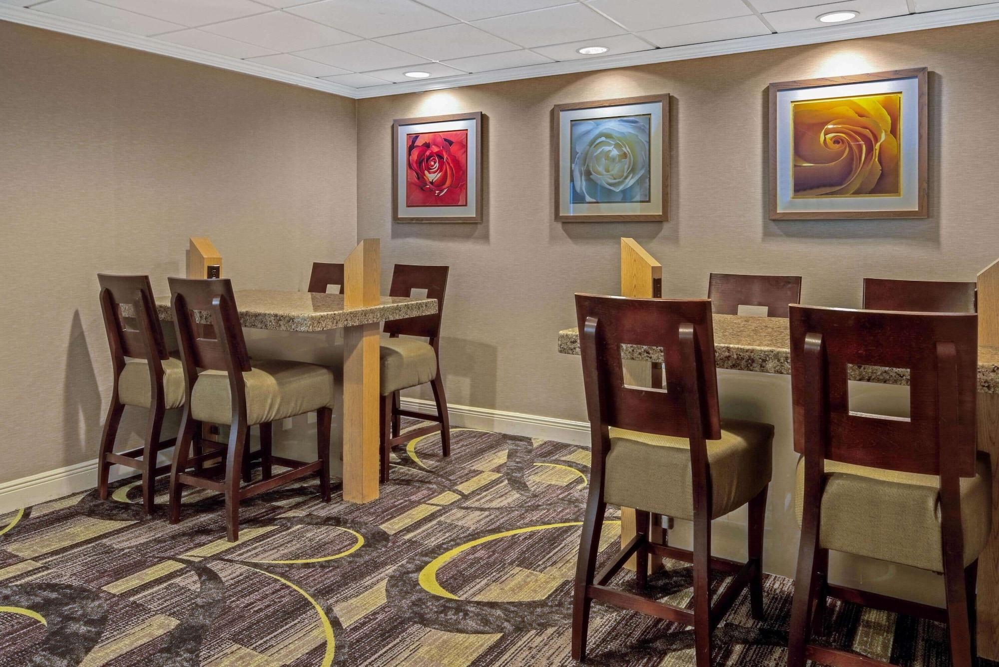 Restaurant La Quinta Inn & Suites by Wyndham Naples East (I-75)