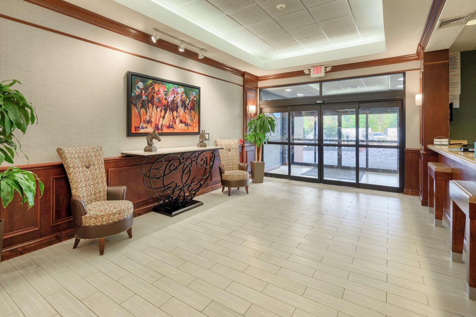 Vista Lobby Hampton Inn Louisville - Northeast