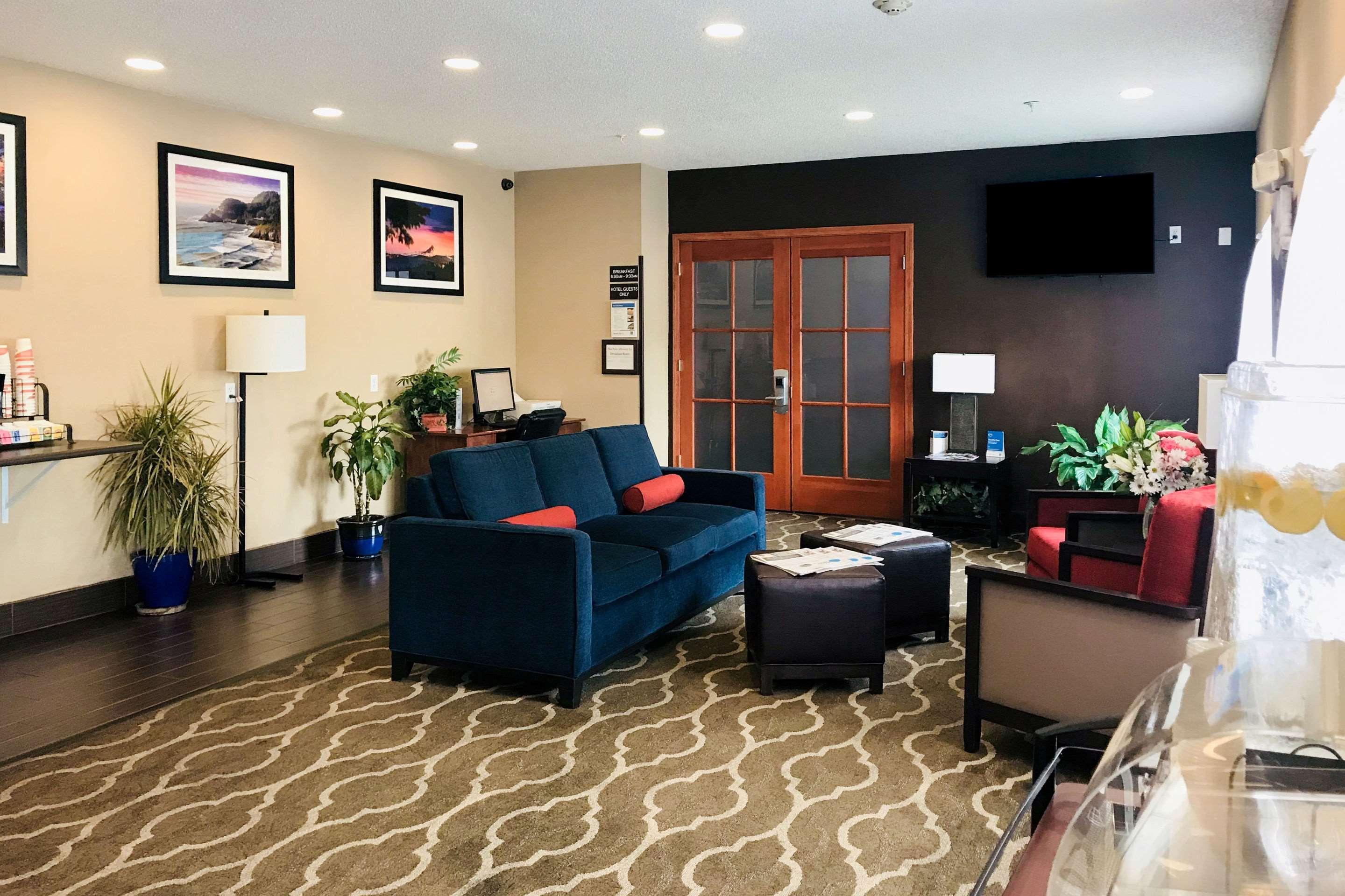 Vista Lobby Comfort Inn South