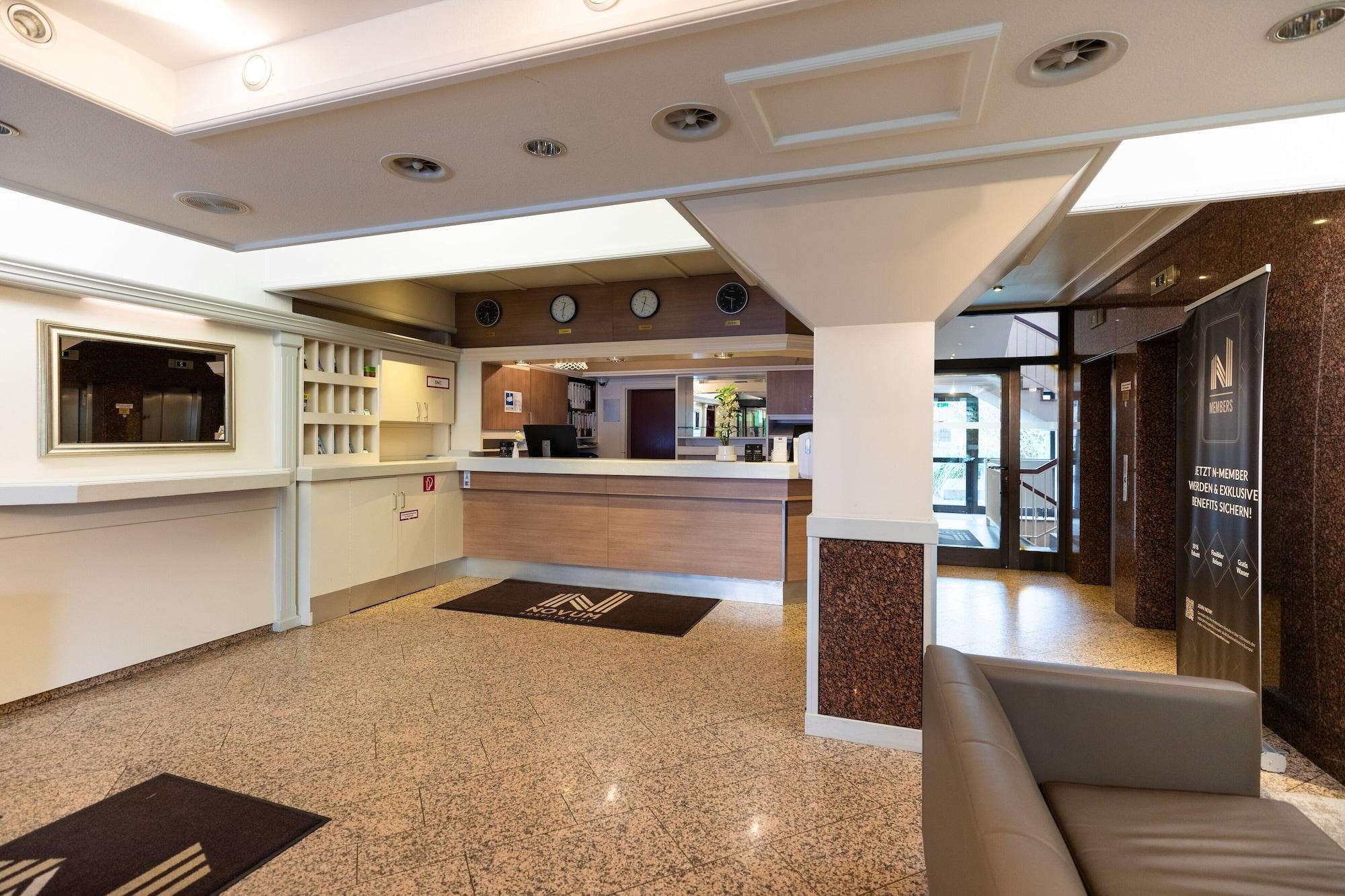 Vista Lobby Garner Hotel Frankfurt Palmengarten by IHG