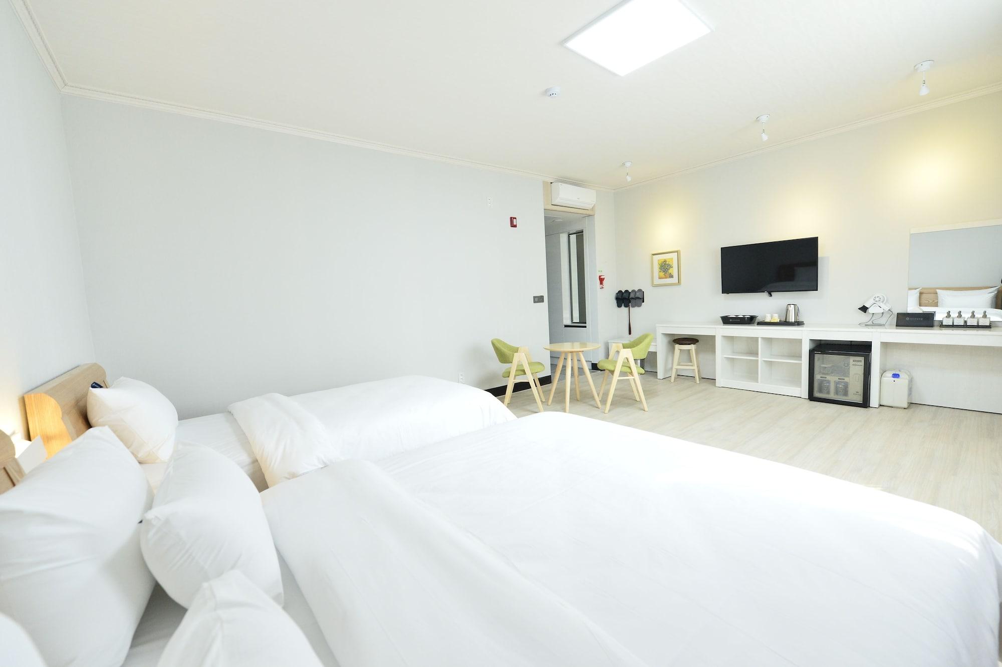Varios Gwangju Tourist Hotel