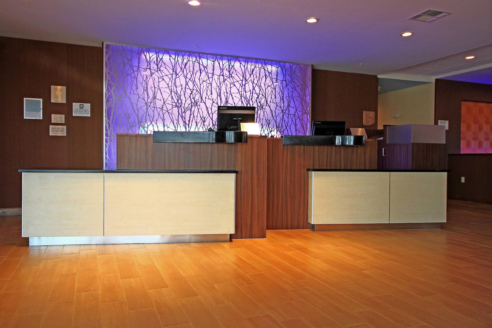 Vista Lobby Fairfield Inn & Suites by Marriott London