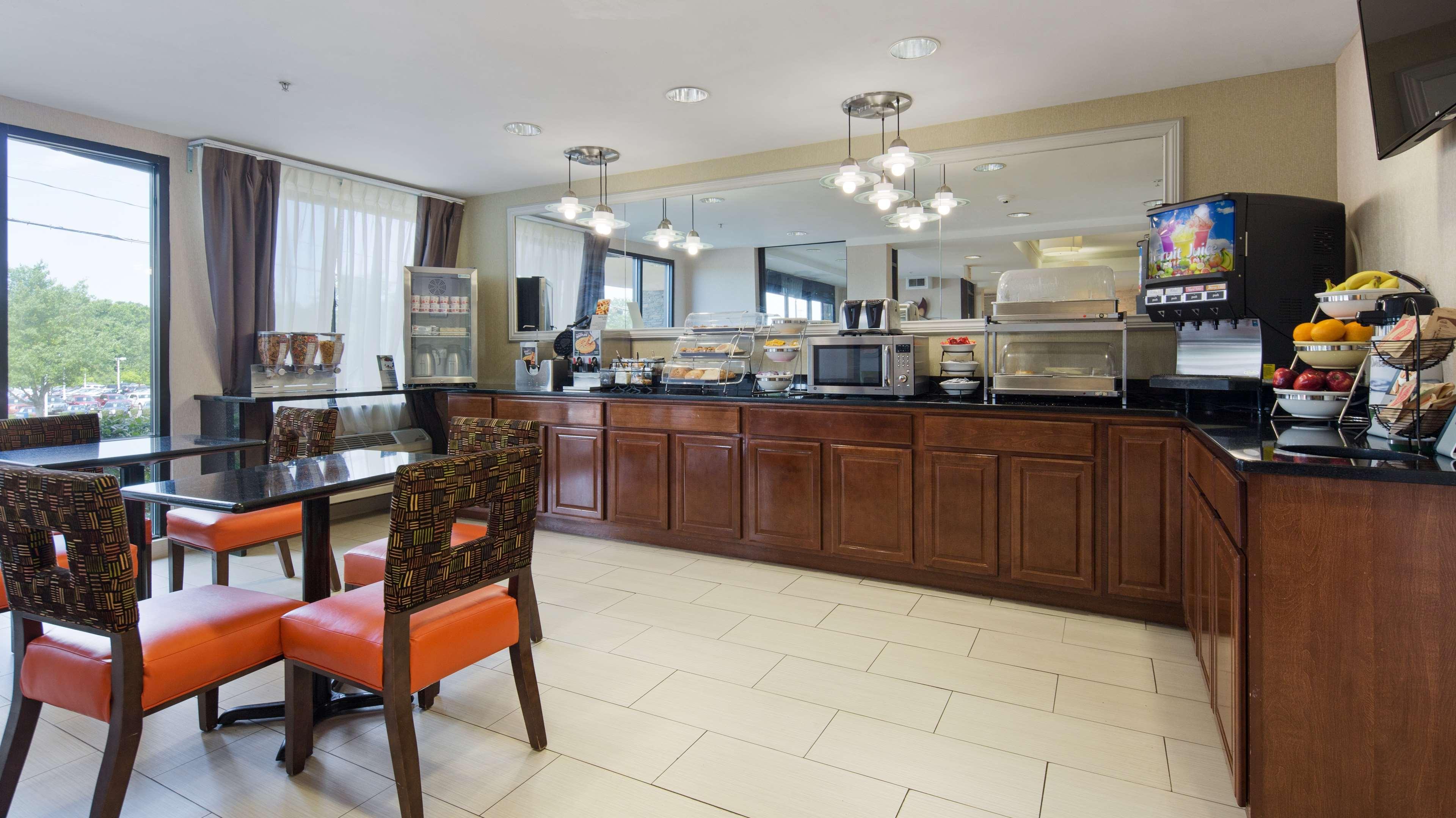 Restaurant Bw Plus Huntersville Inn & Suites Near Lake Norman