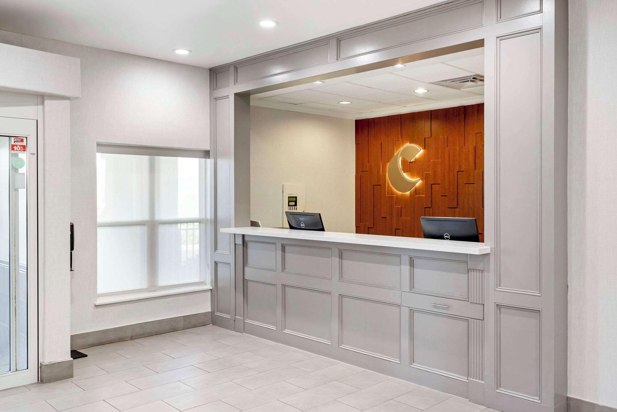 Vista Lobby Comfort Inn & Suites