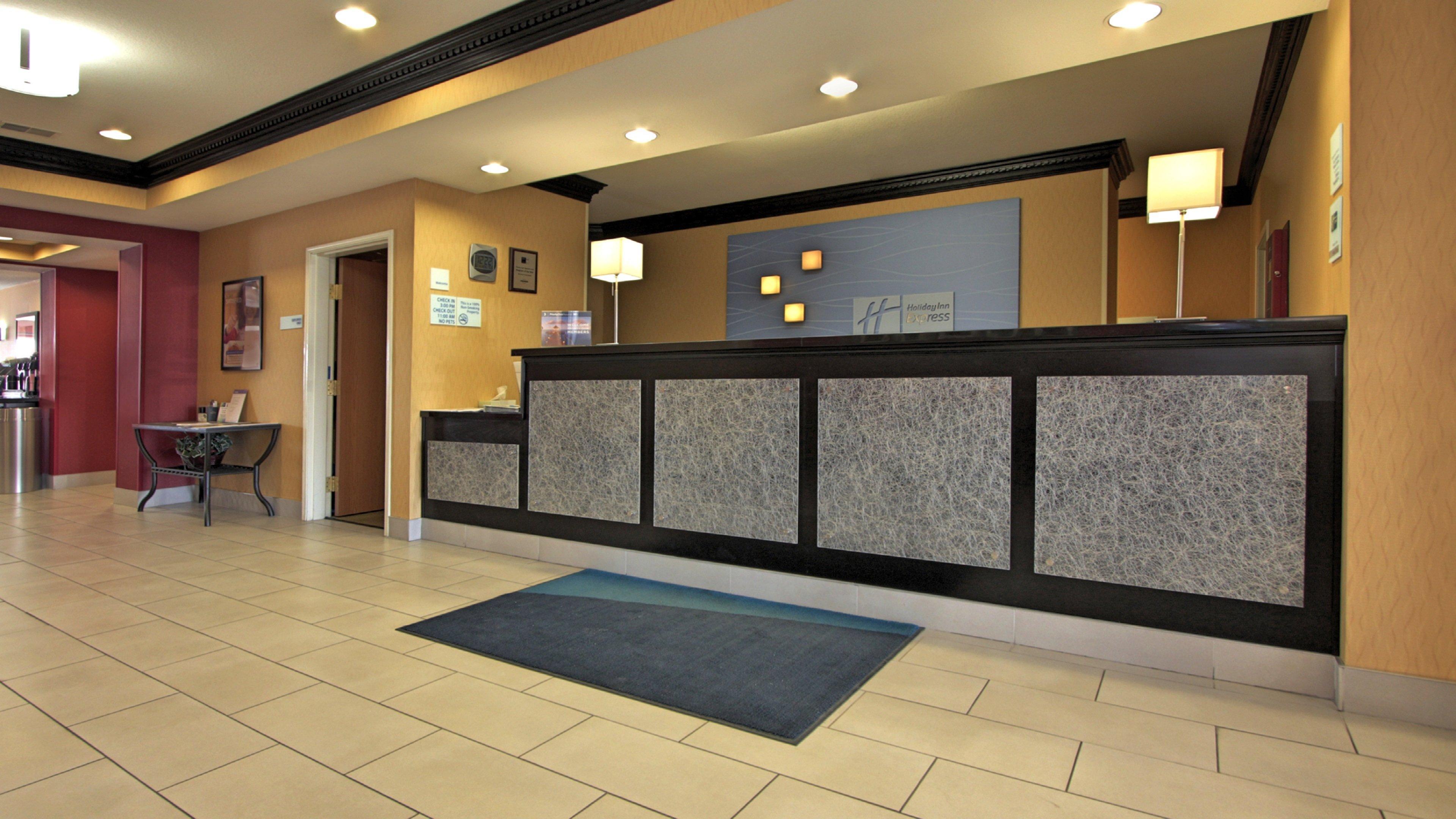 Vista Lobby Holiday Inn Express Hotel & Suites Defiance by IHG