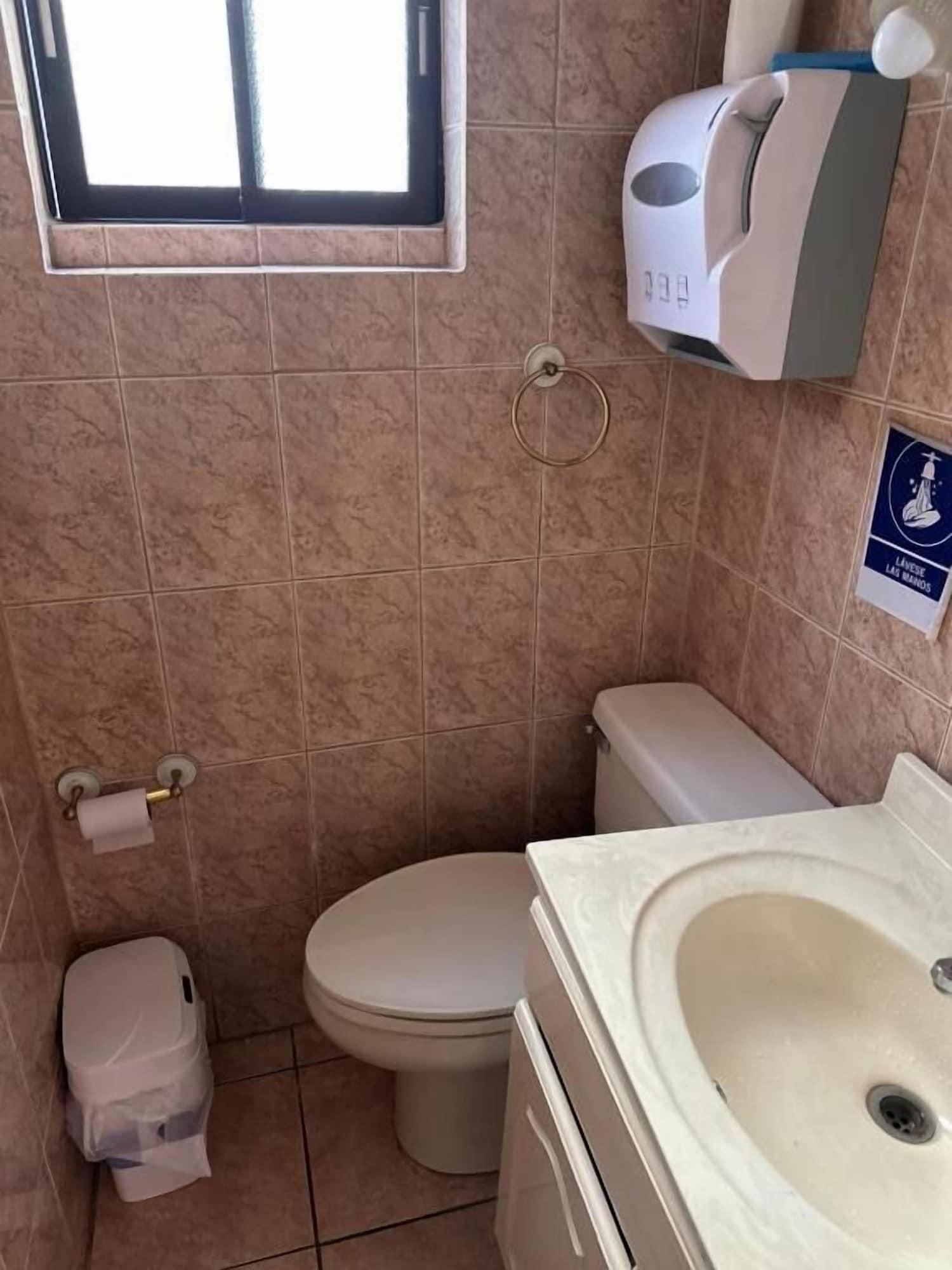 Equipamiento de Habitación Hostal Entreorientes