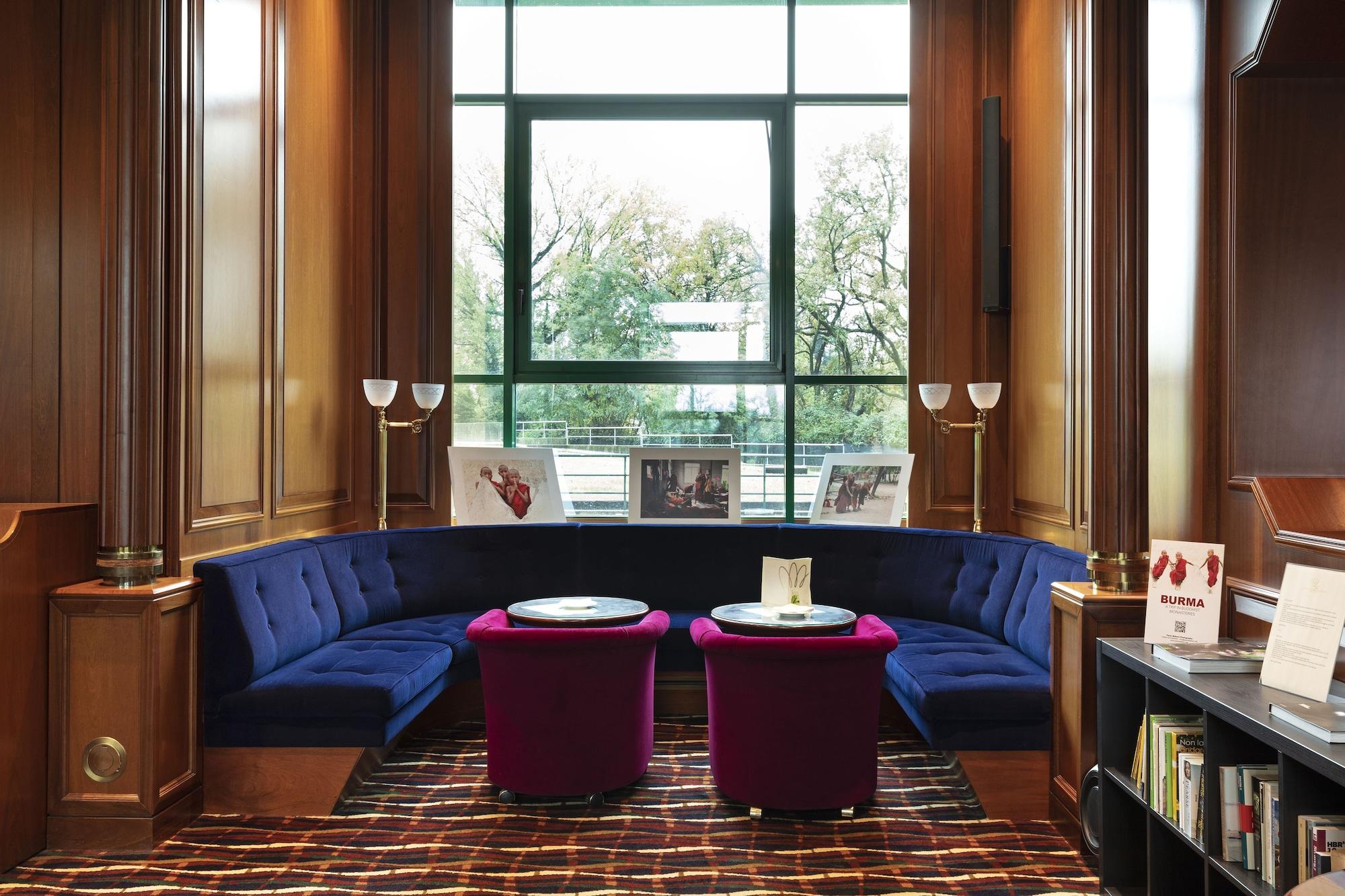 Bar/Salón Royal Garden Hotel