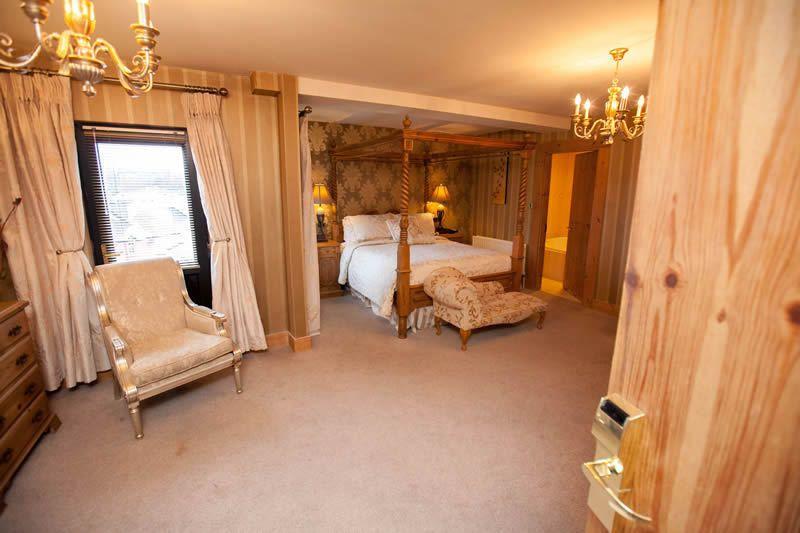 Varios Mill Times Hotel Westport