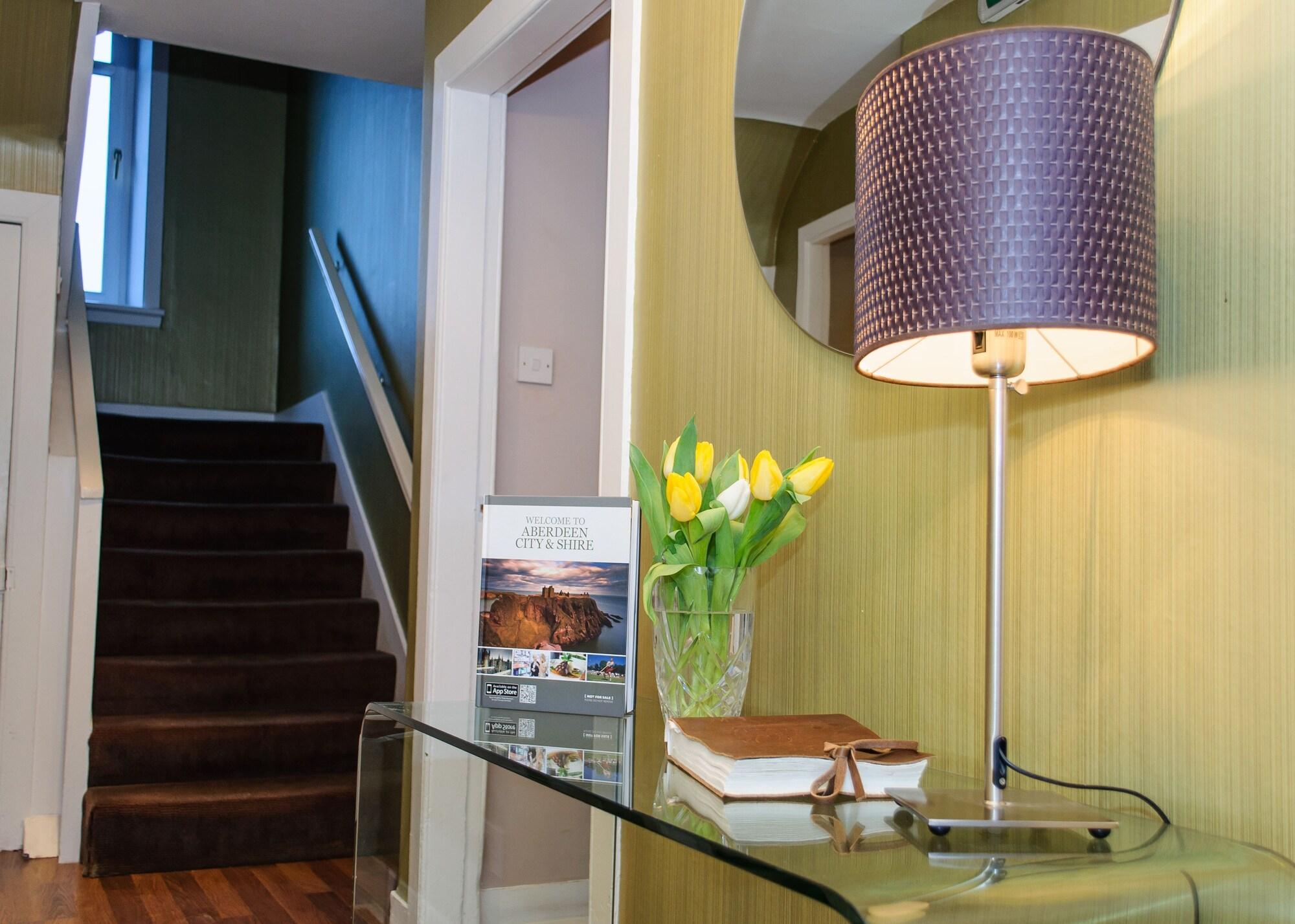 Vista Lobby Rooms at 31