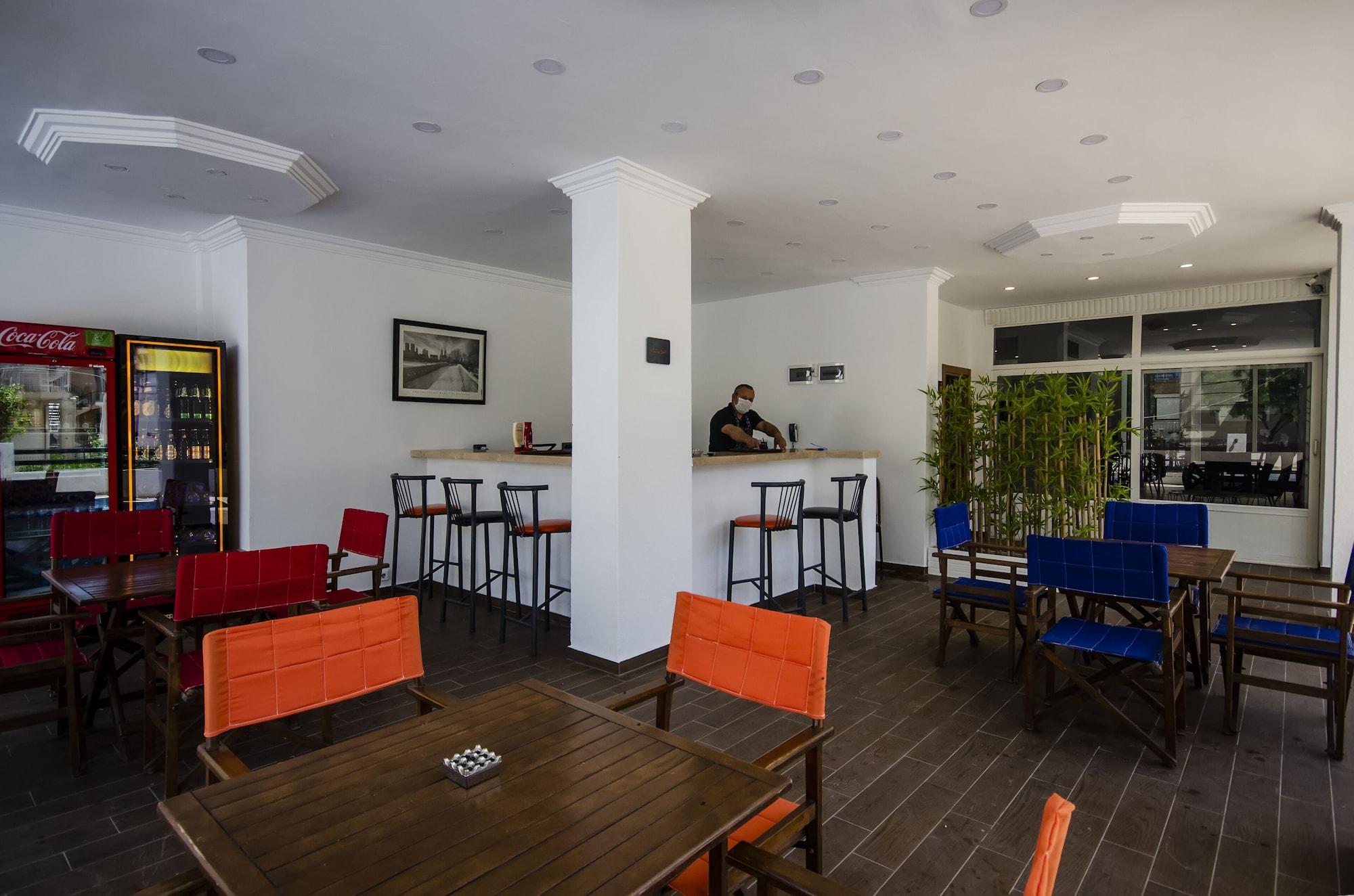 Bar/Salón A. Emreli Suite Hotel