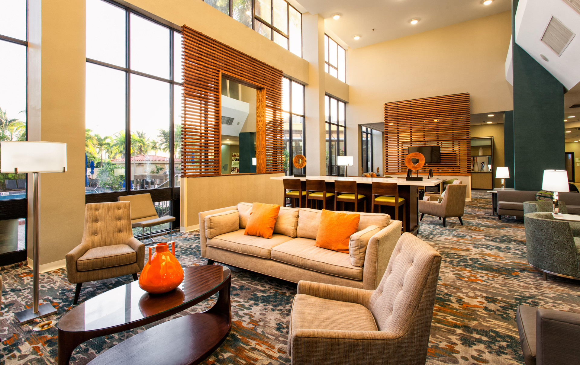 Vista Lobby Holiday Inn Miami West - Airport Area by IHG