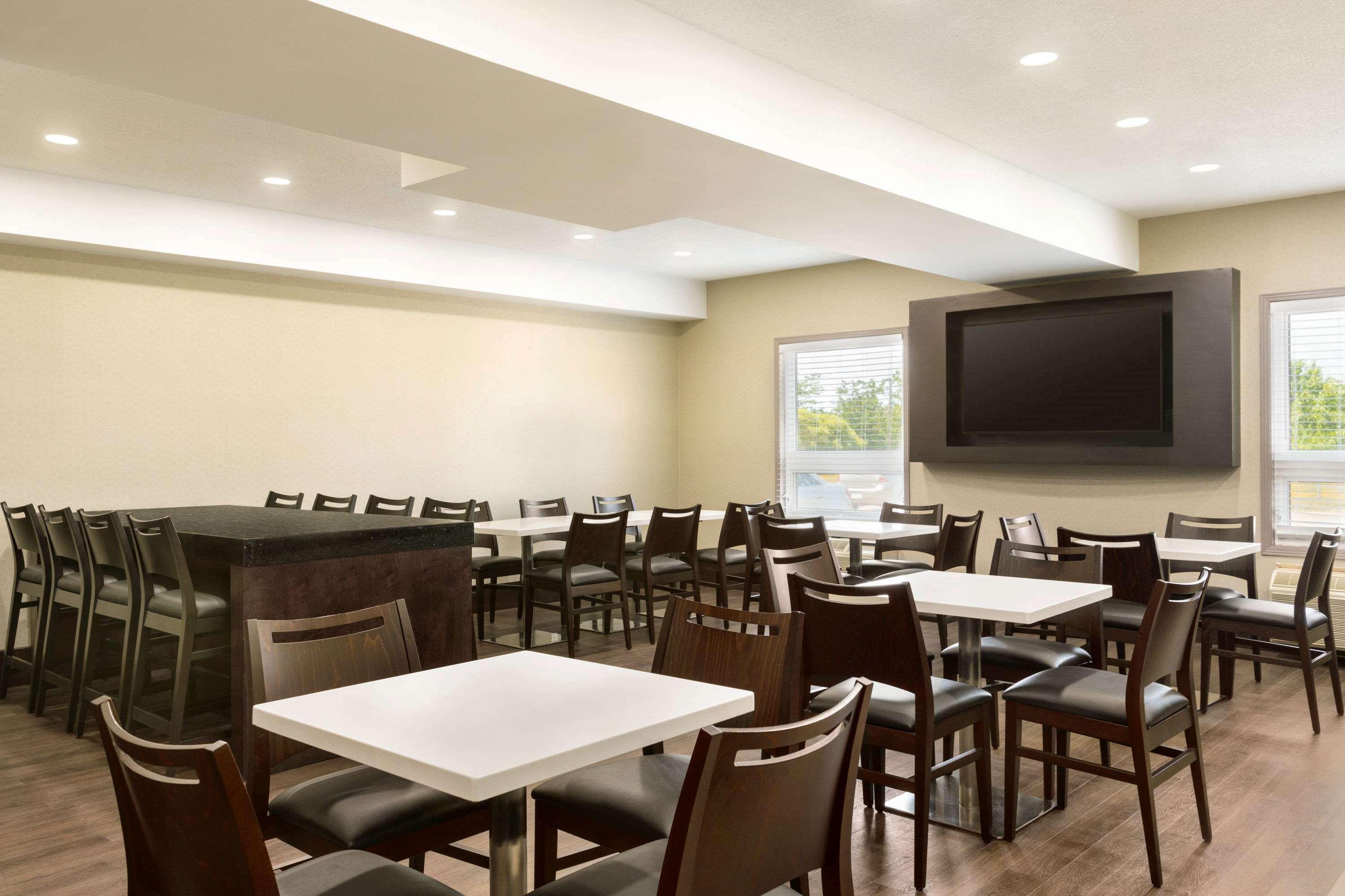 Restaurant Super 8 by Wyndham Ajax Toronto