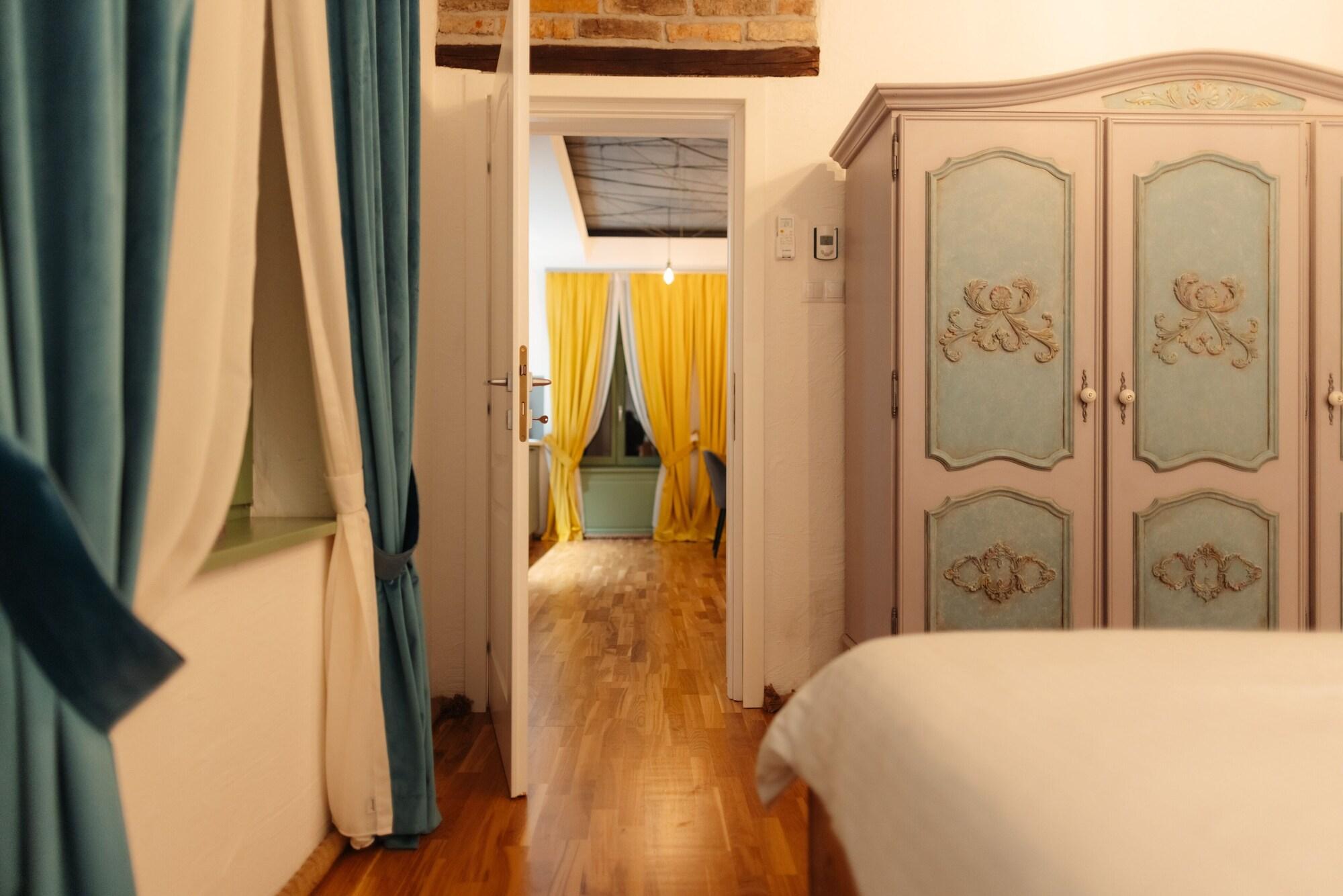 Varios Aparthotel Casa 1901