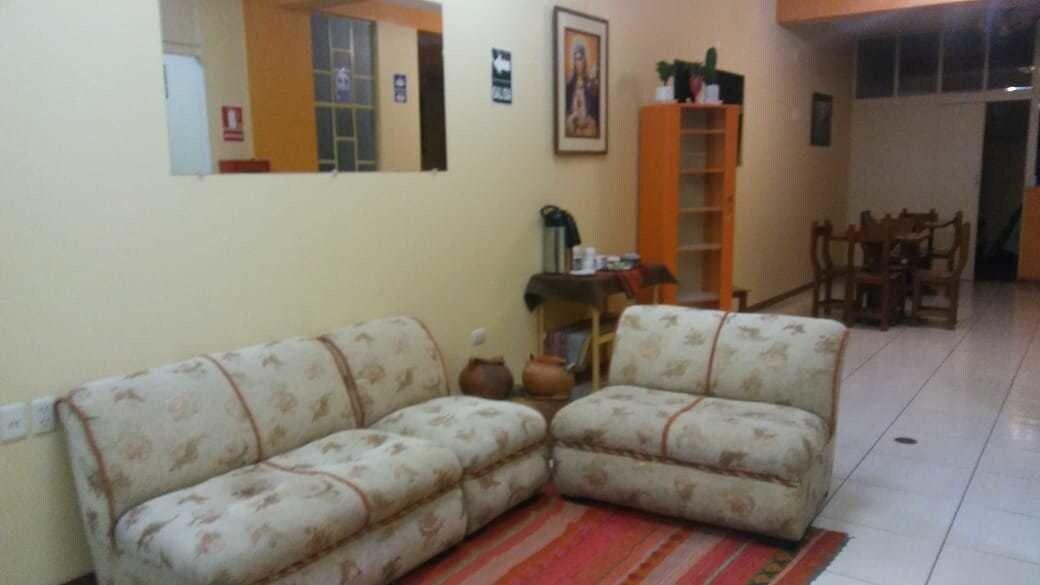 Varios Samary Hostel