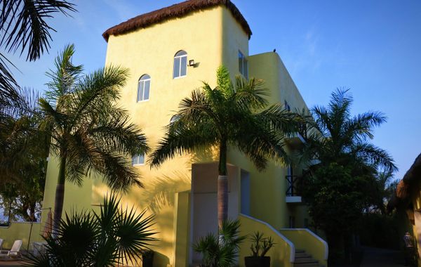 Zar Manzanillo