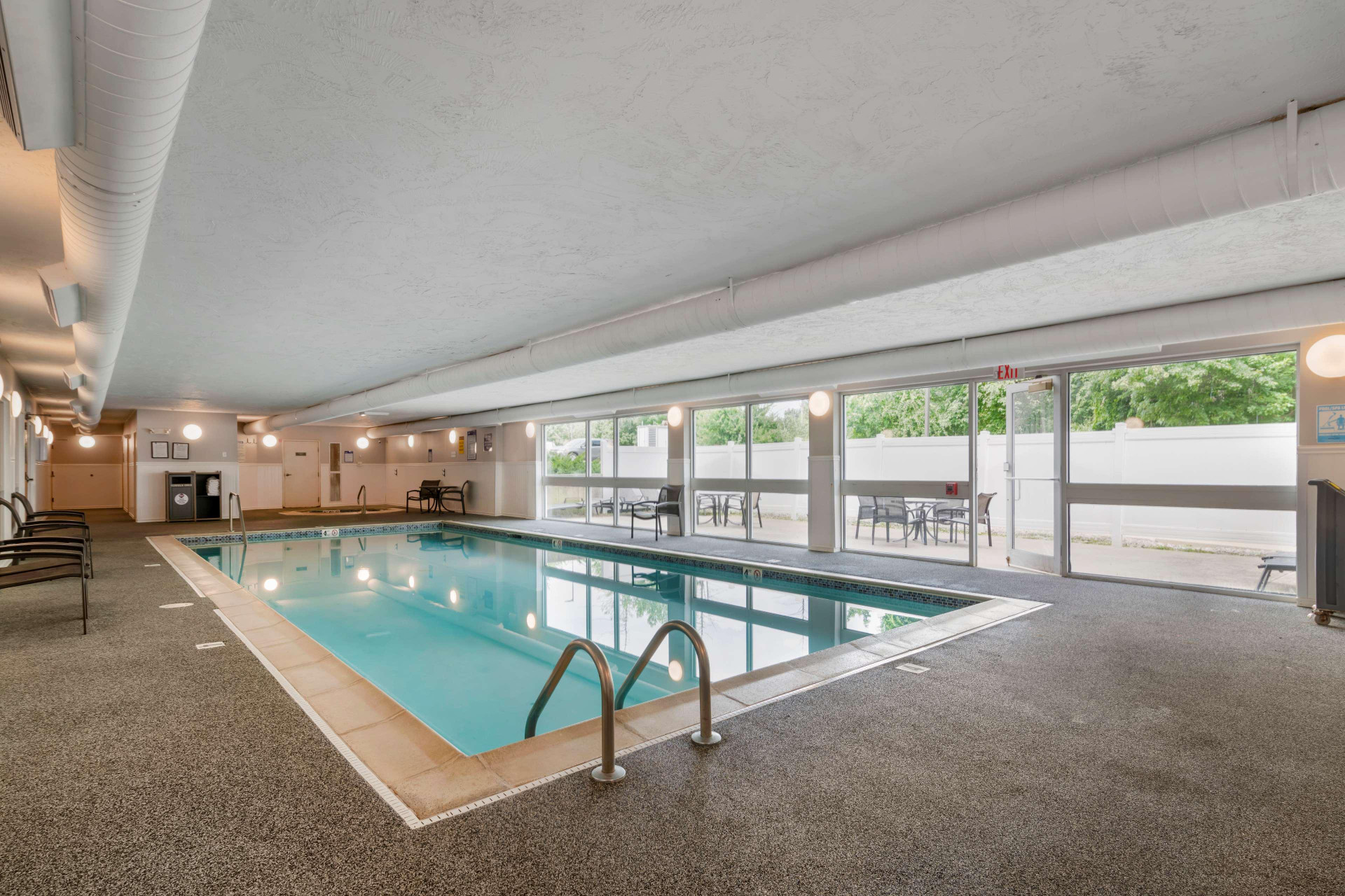Vista Piscina Best Western Plus Executive Court Inn & Conference Center