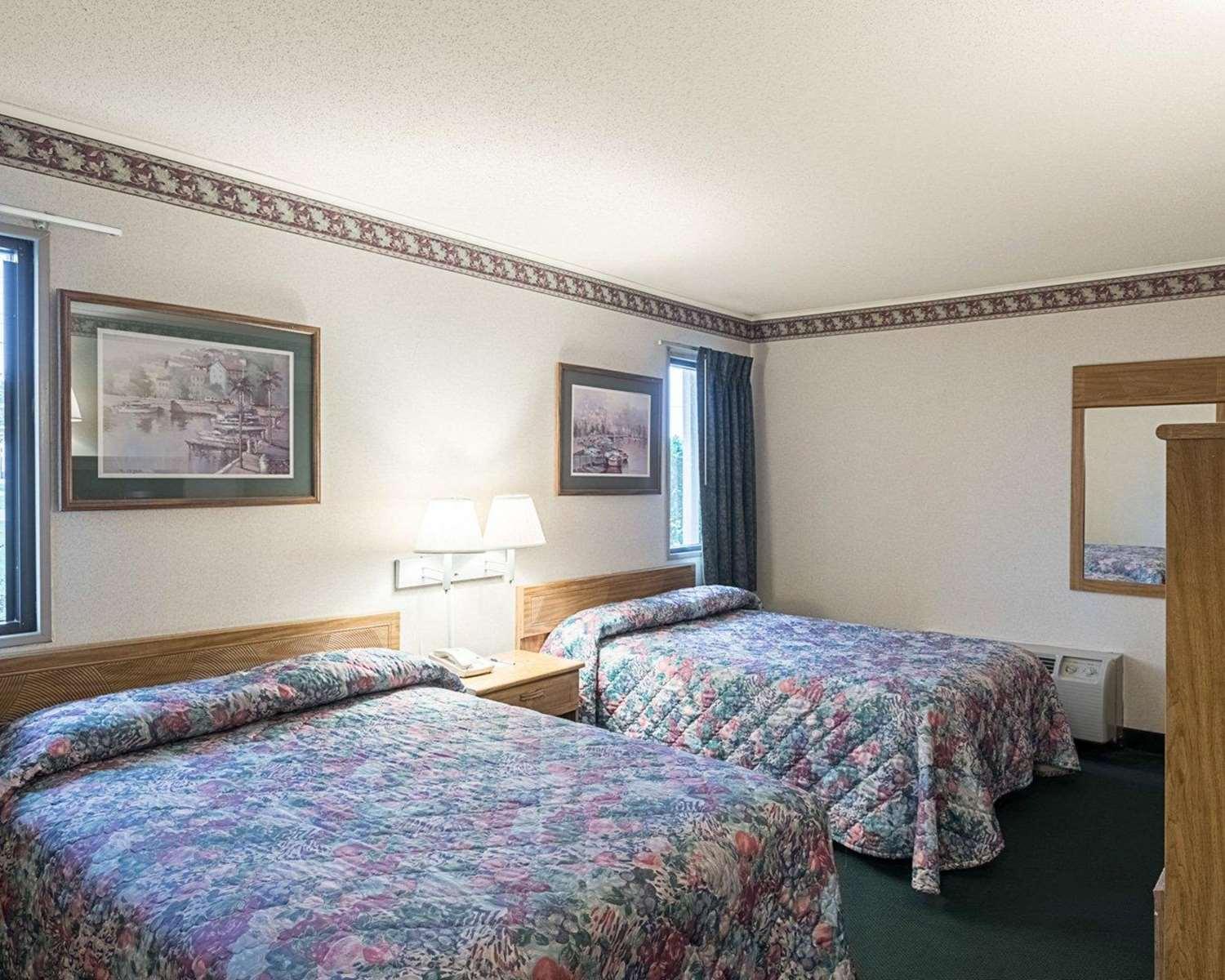 Suite Rodeway Inn And Suites