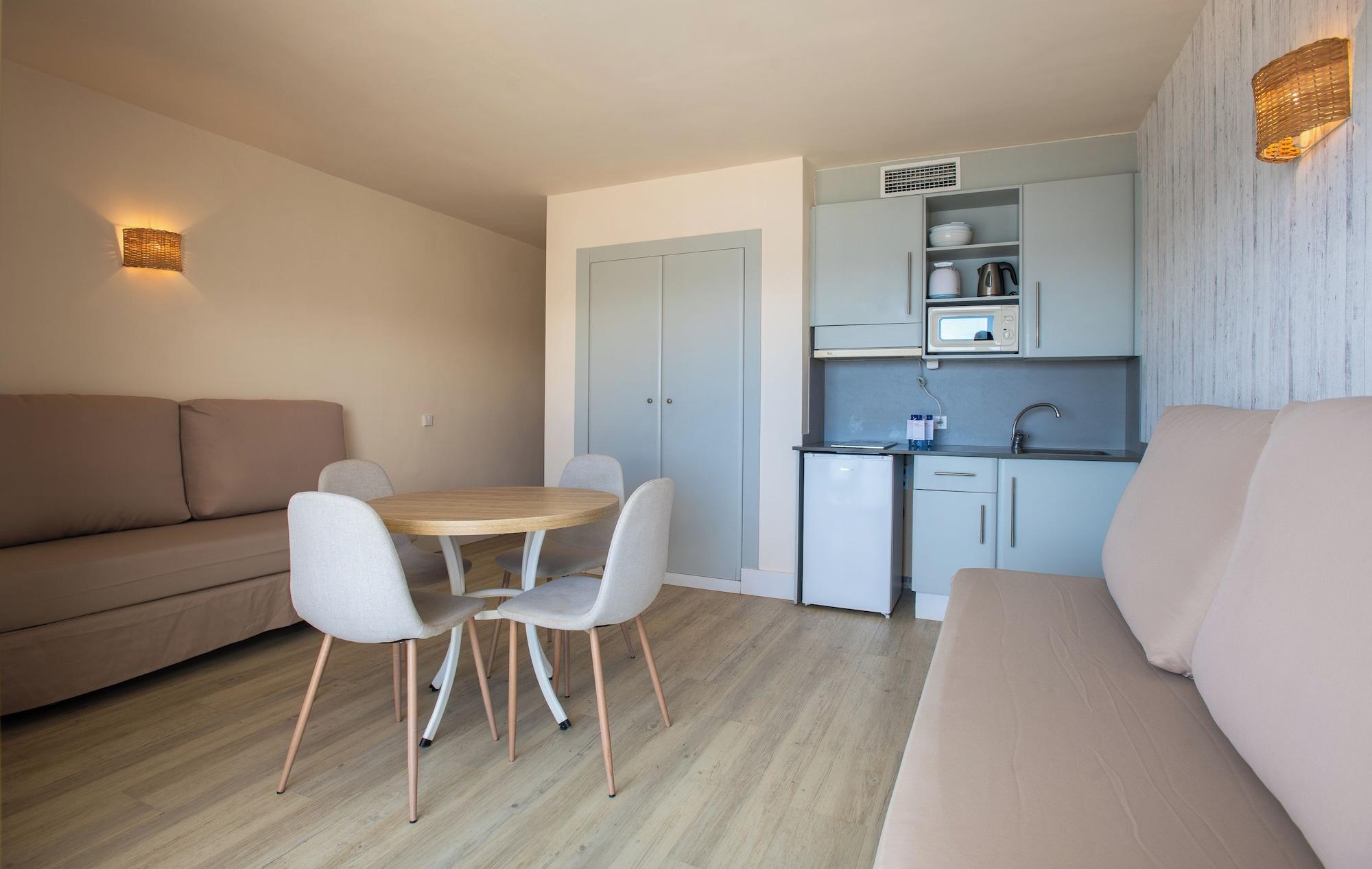 Habitación Leonardo Royal Ibiza Santa Eulalia