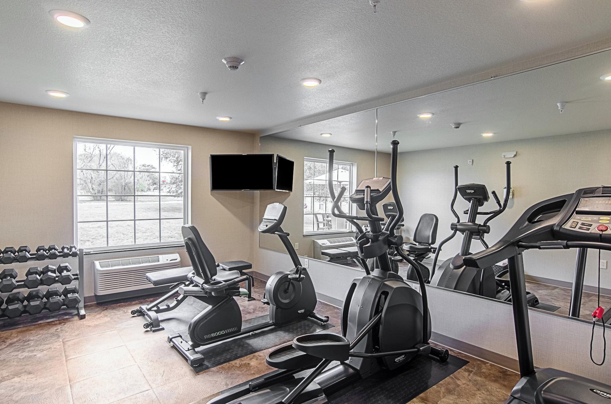Gimnasio Cobblestone Inn & Suites - Guernsey