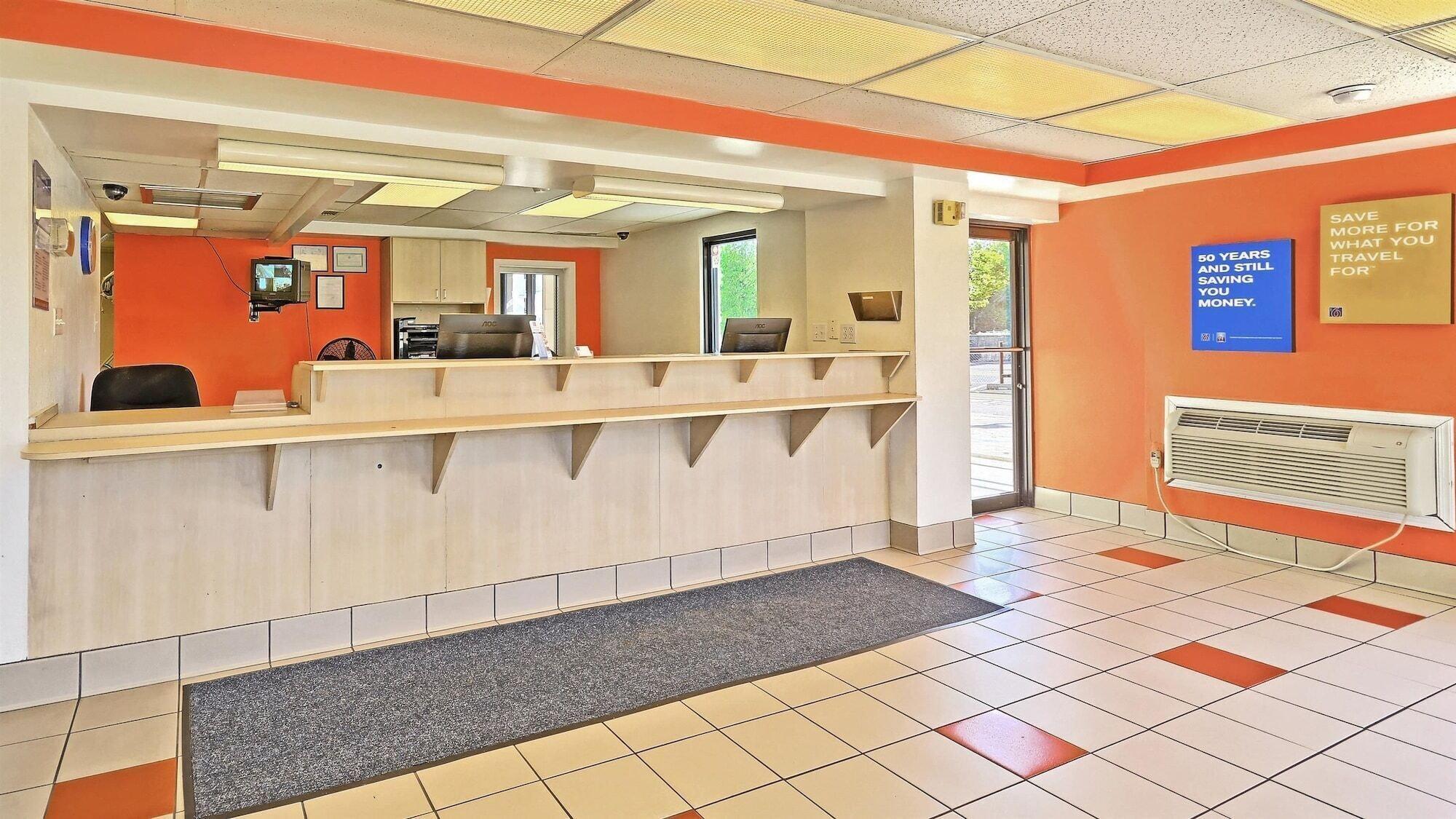 Vista Lobby Motel 6 Maple Shade Township, NJ - Philadelphia - Mt Laurel