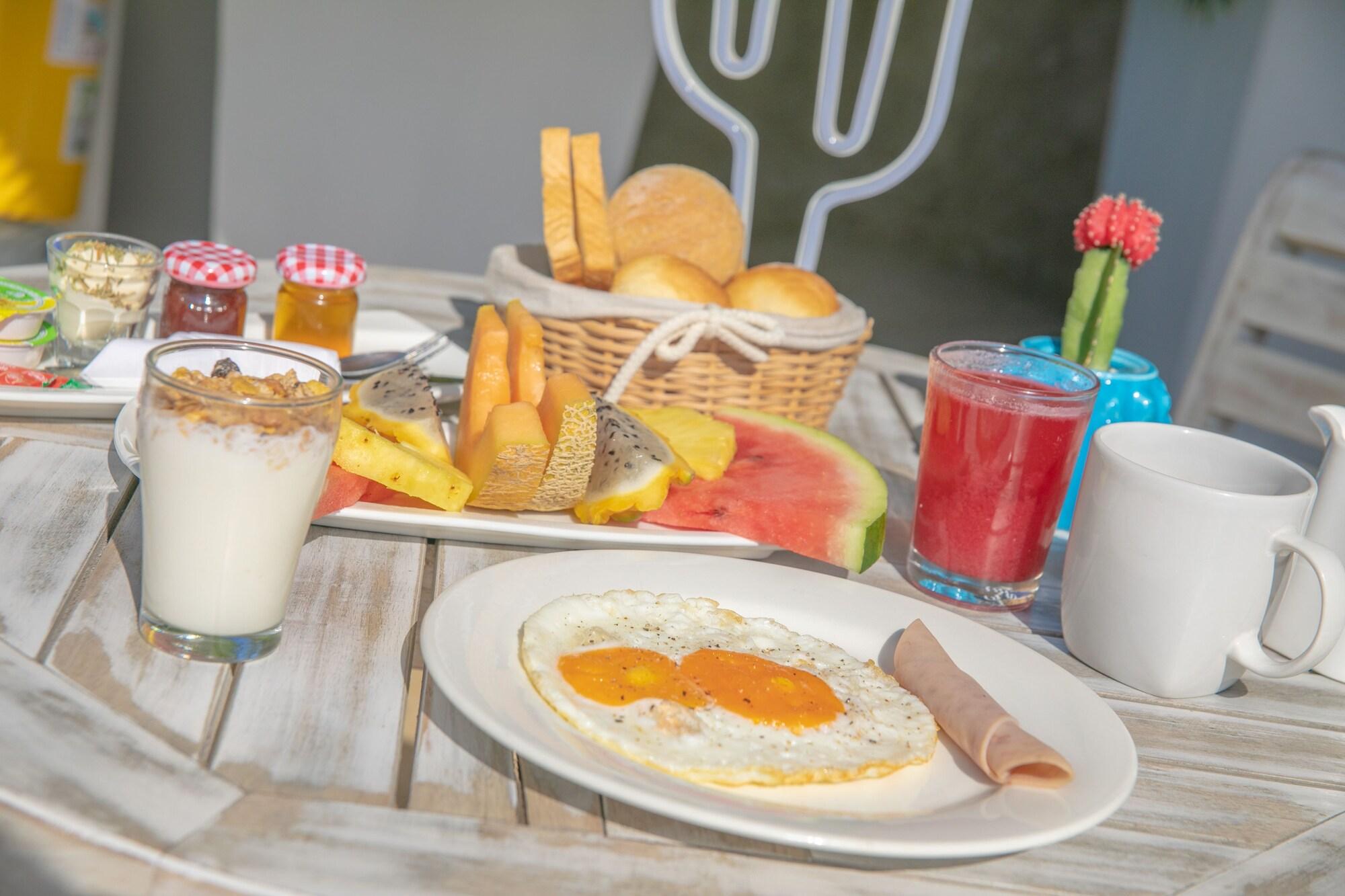 Restaurant El Cactus Luxury Apartments in Historic Center