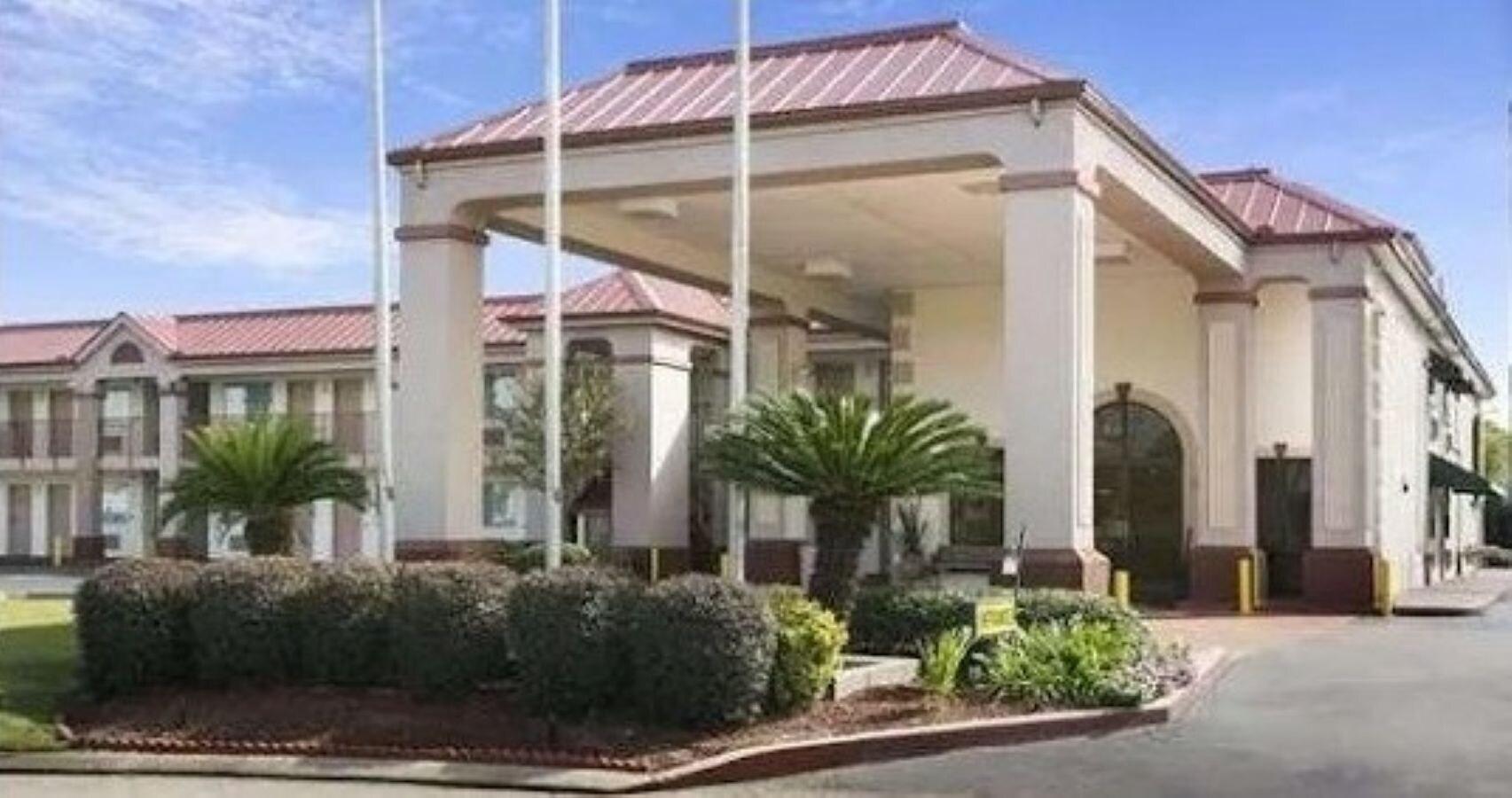 Varios Staywell Suites