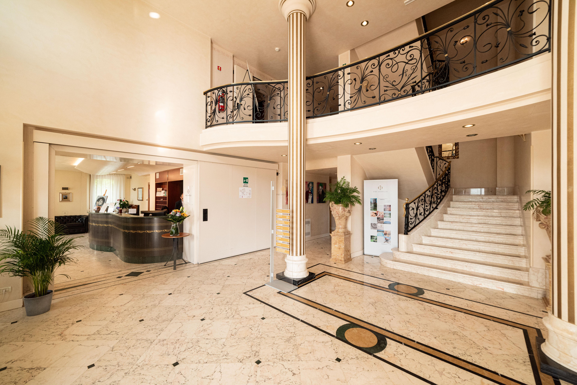 Vista Lobby PHI Hotel Astoria