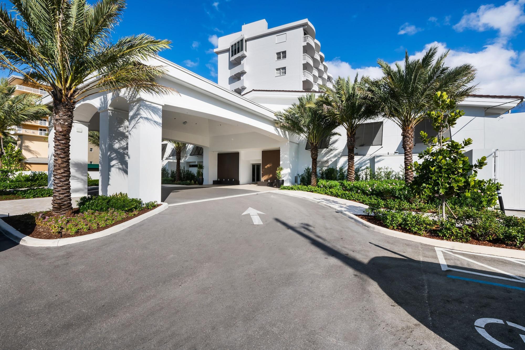 Vista Exterior Beachcomber Resort & Club