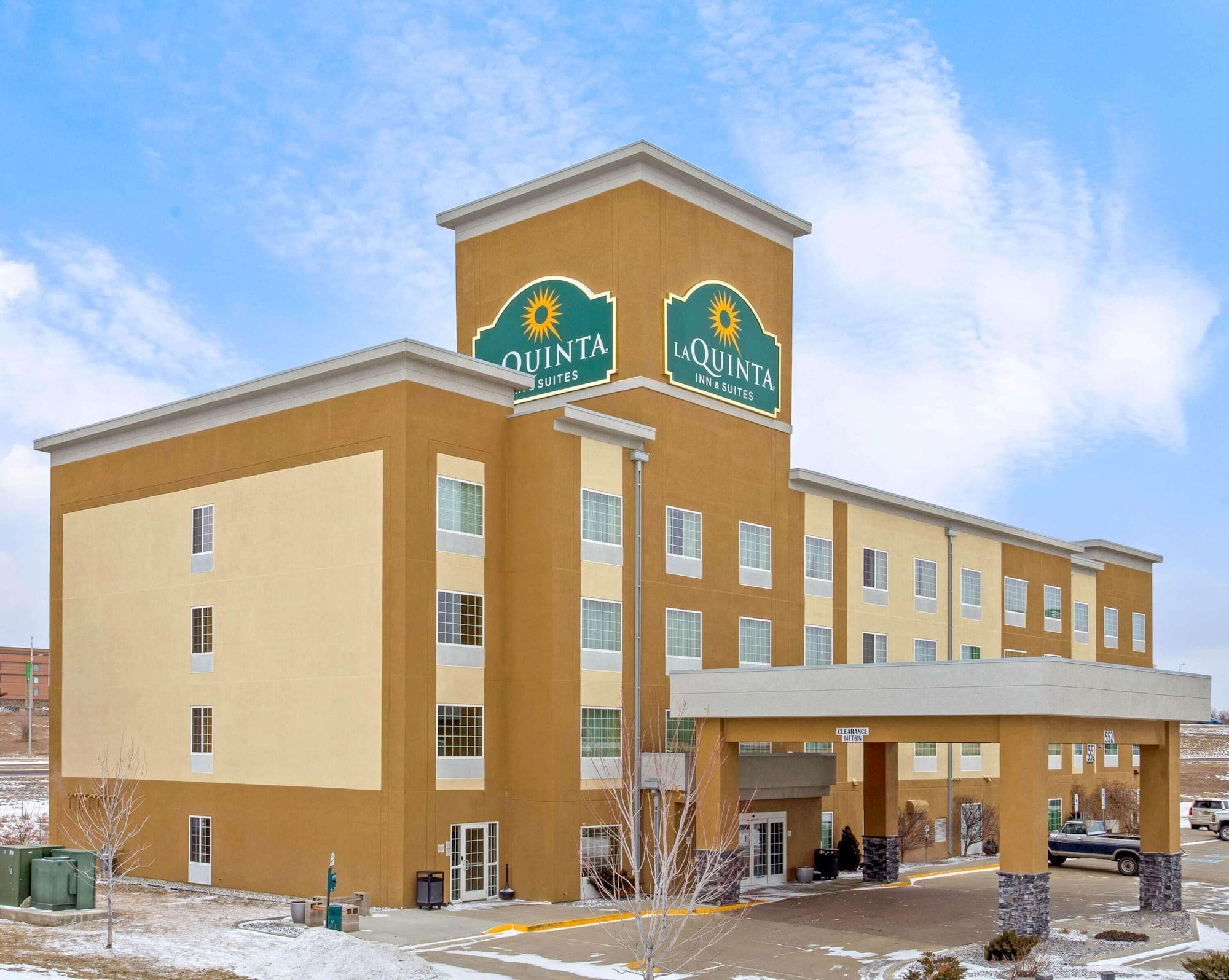 Vista Exterior La Quinta Inn & Suites by Wyndham Dickinson