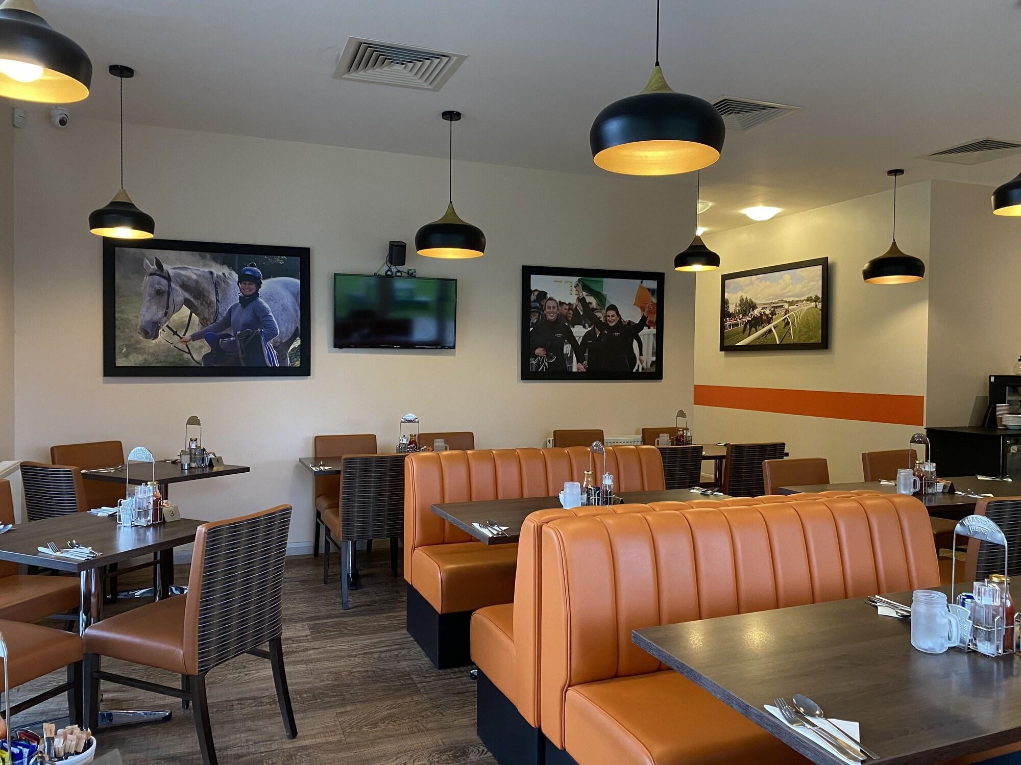 Restaurant The Lodge At Perth Racecourse