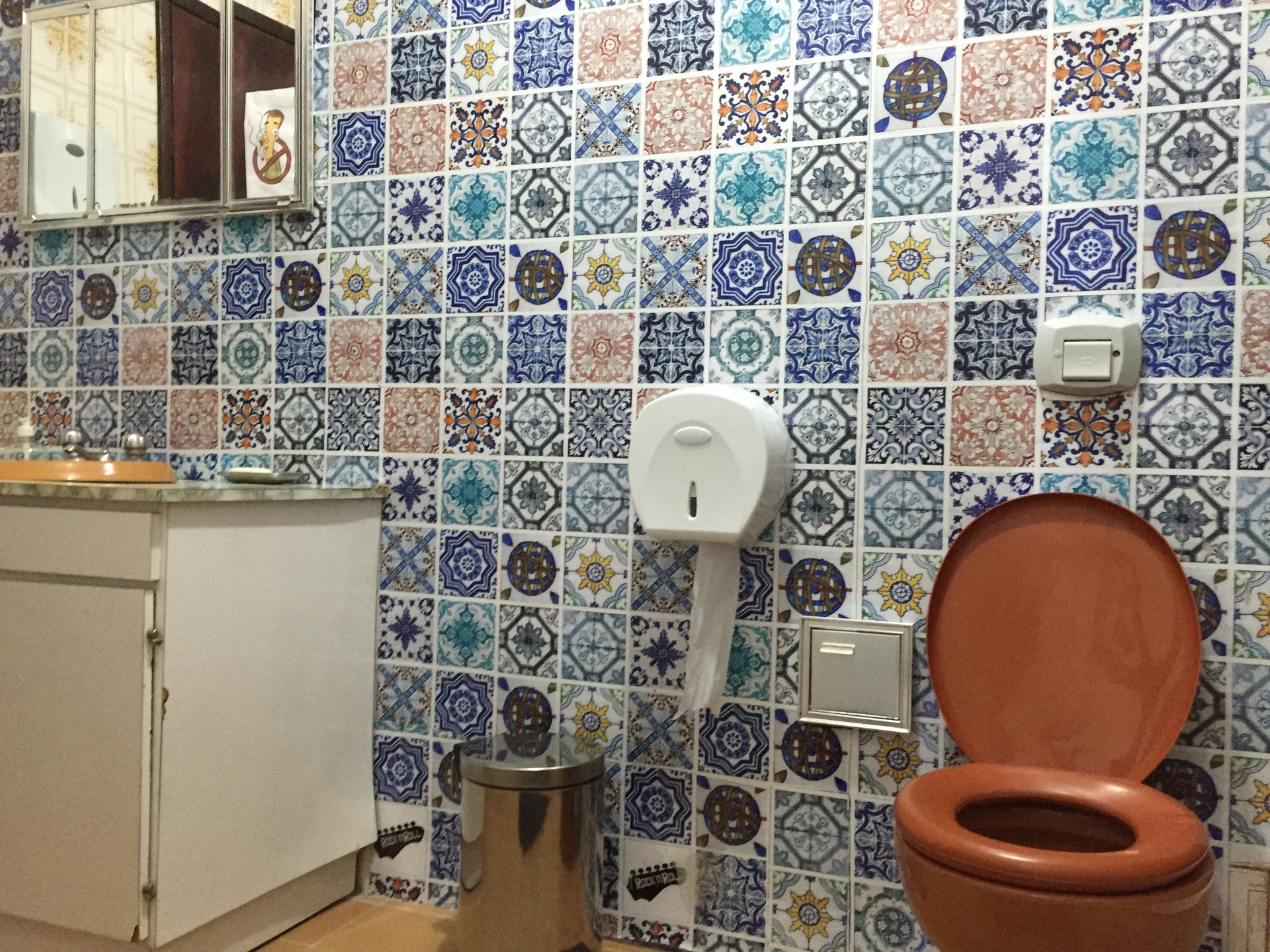 Baño Kasa Hostel Bar e Karaokê