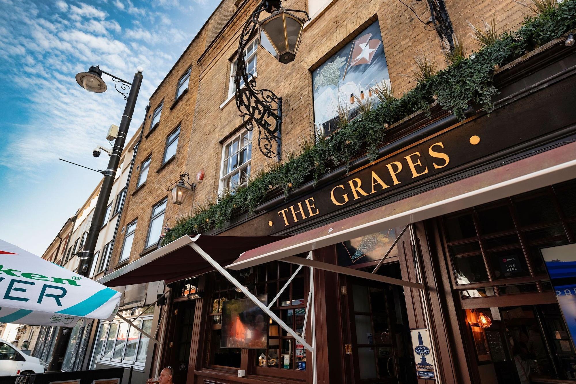 Vista Exterior The Grapes
