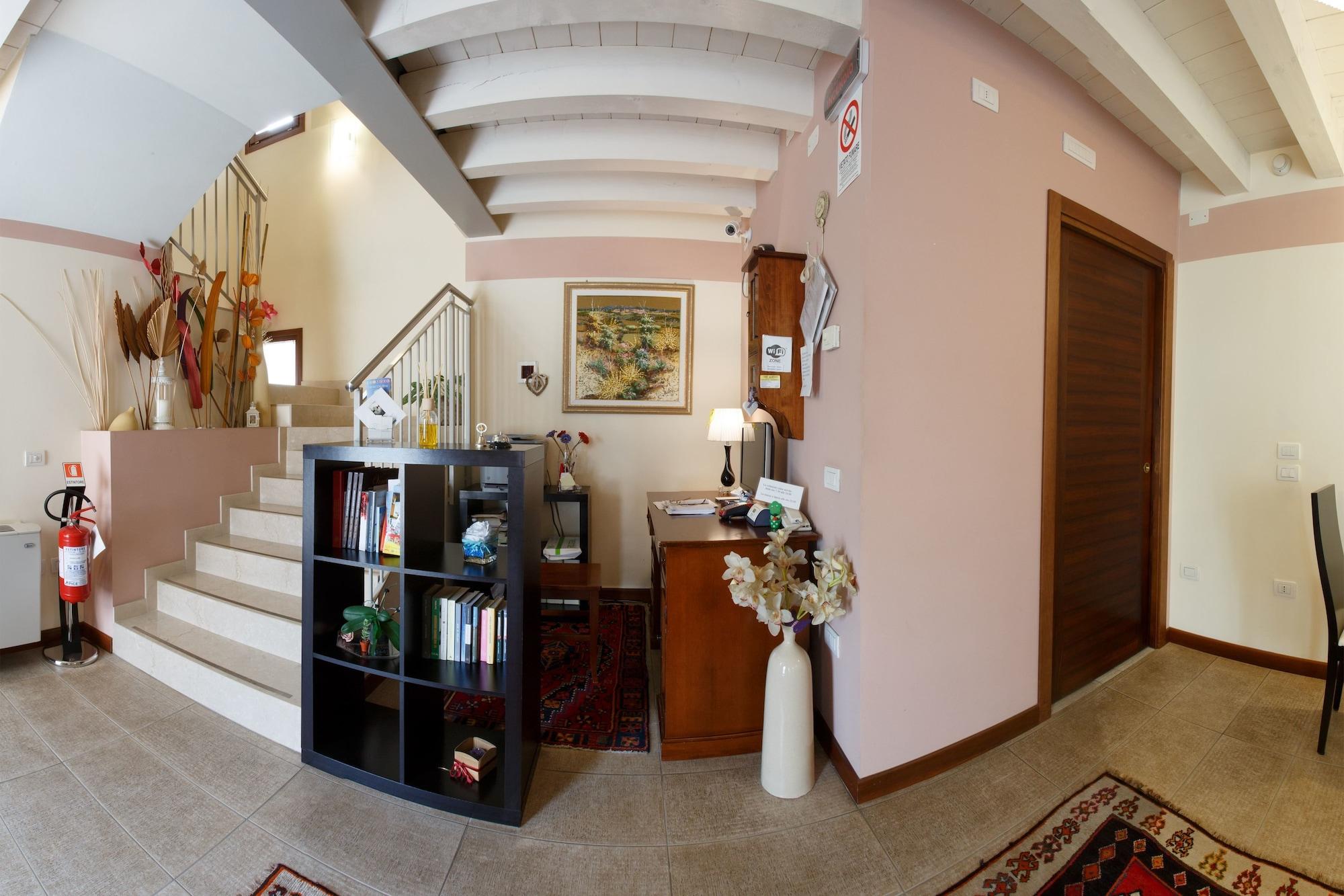 Vista Lobby Sweet Home