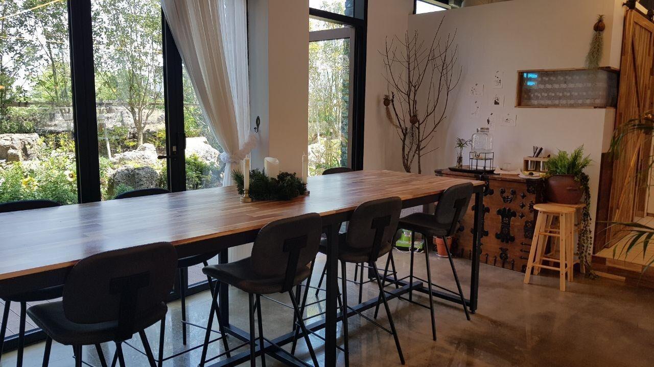 Bar/Salón Bookchon Place Jeju