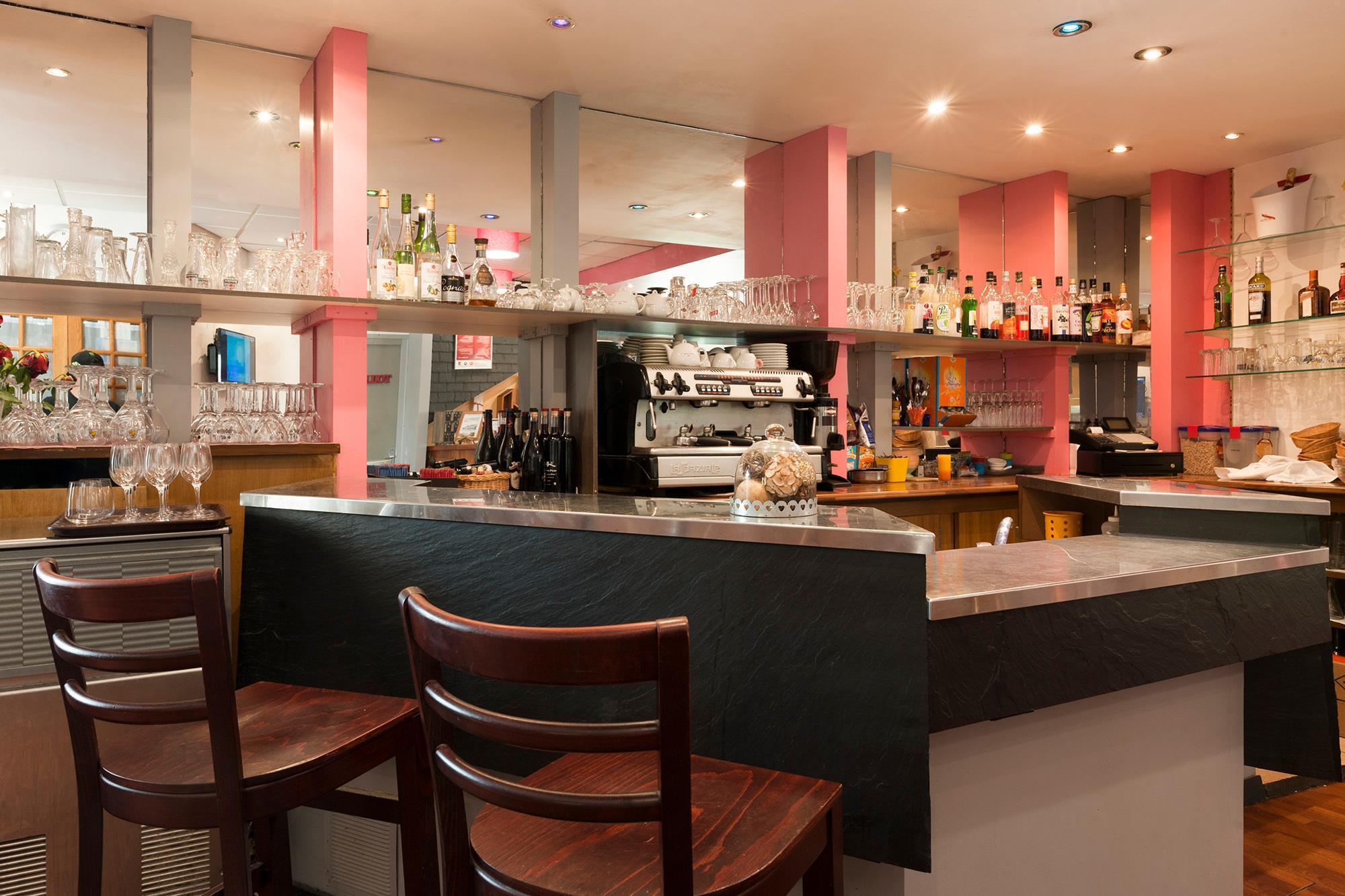 Bar/Salón Hotel The Originals Tours Ouest Le Cheval Rouge 