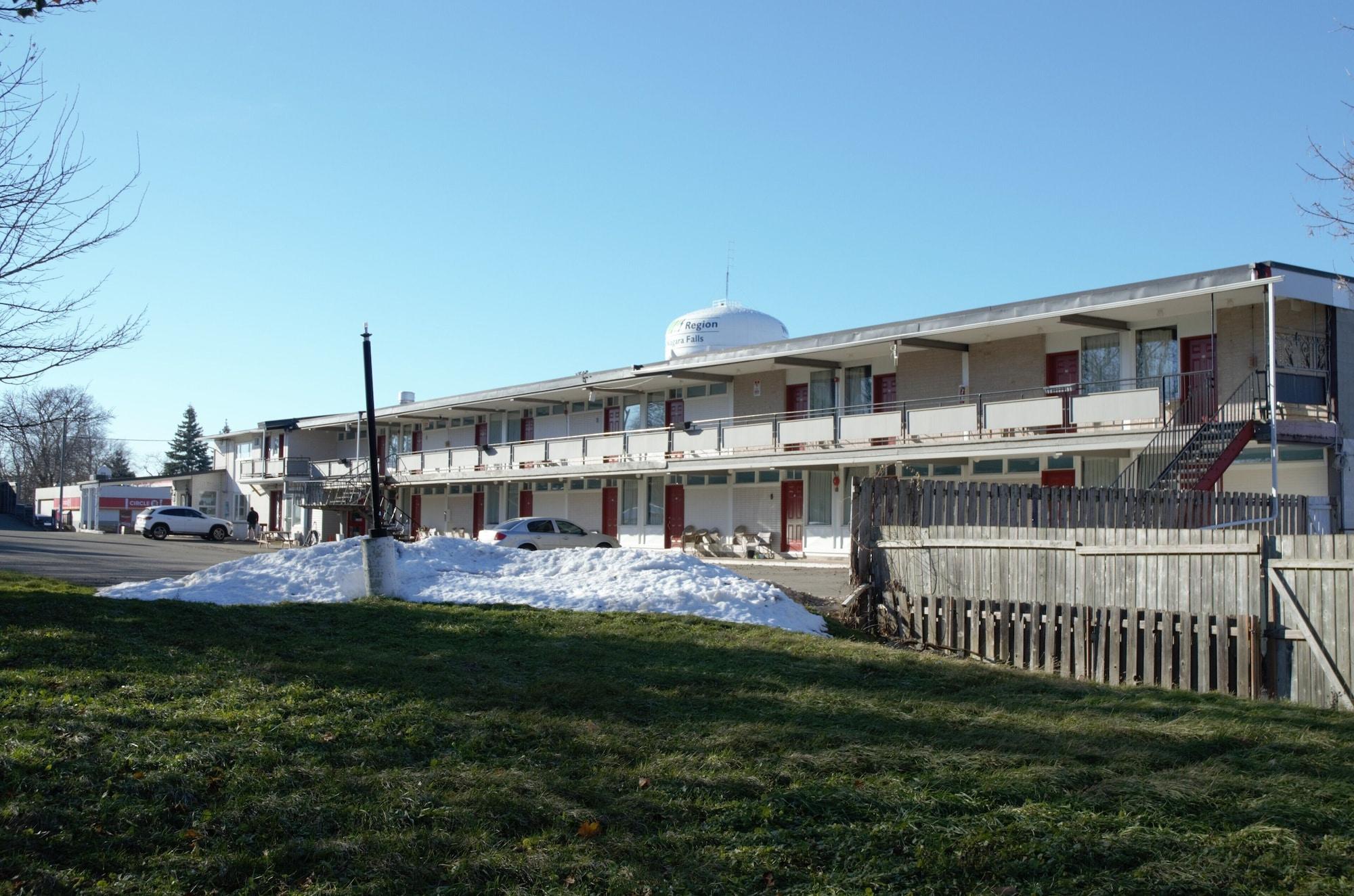 Vista Exterior THE HIGHLANDER INN