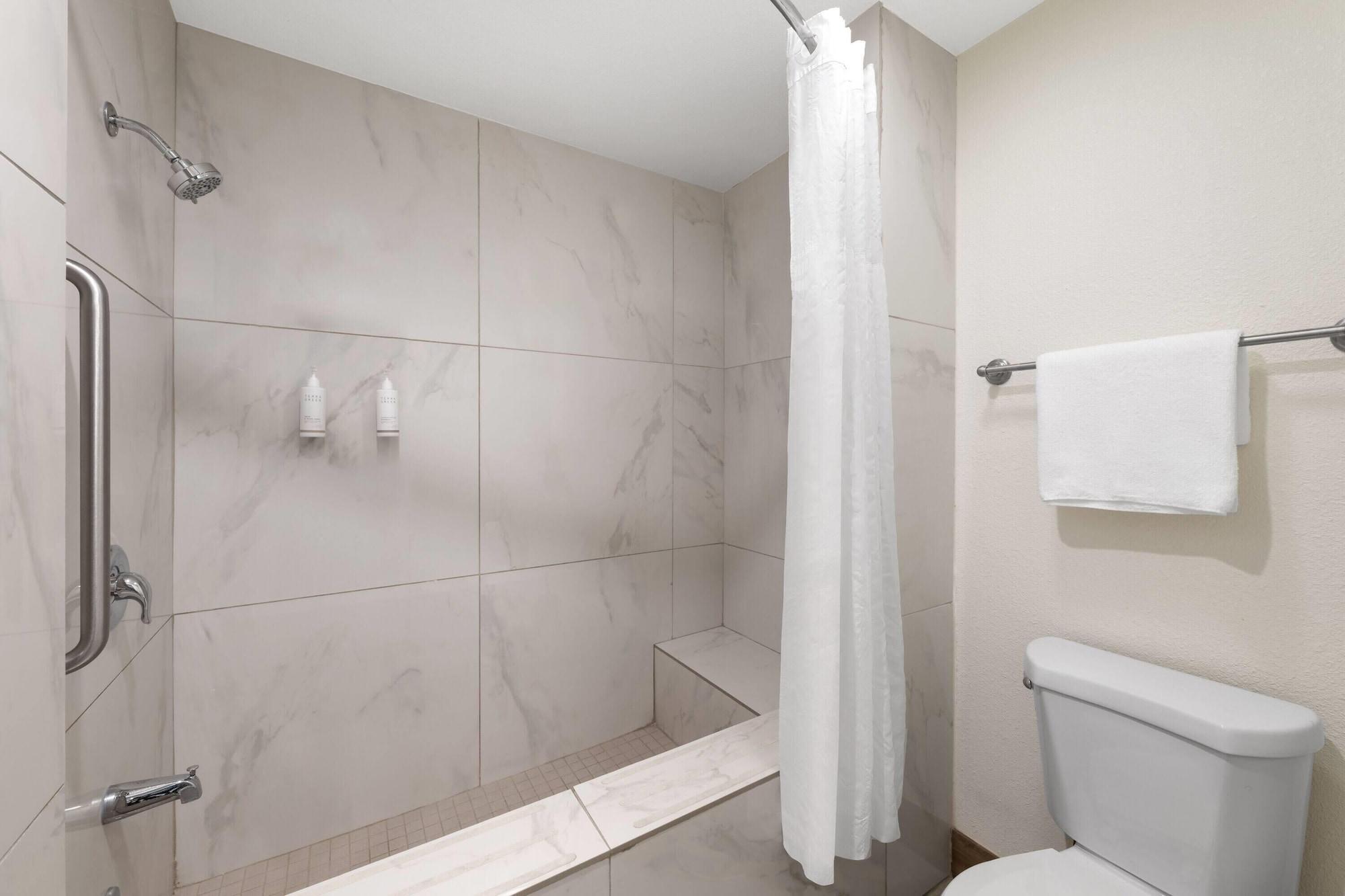 Equipamiento de Habitación Travelodge Inn & Suites by Wyndham Anaheim on Disneyland Dr