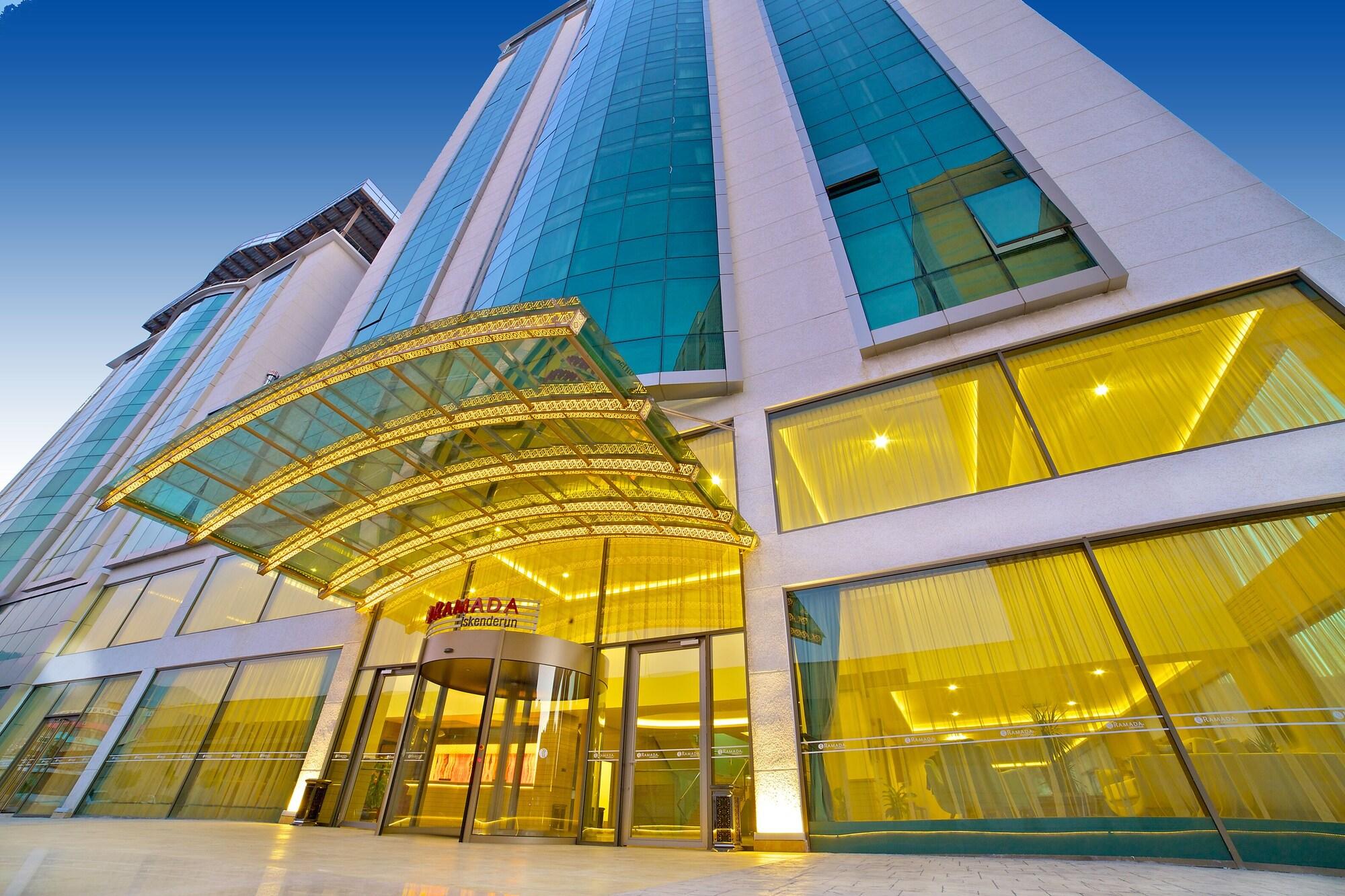 Vista Exterior Ramada by Wyndham Iskenderun