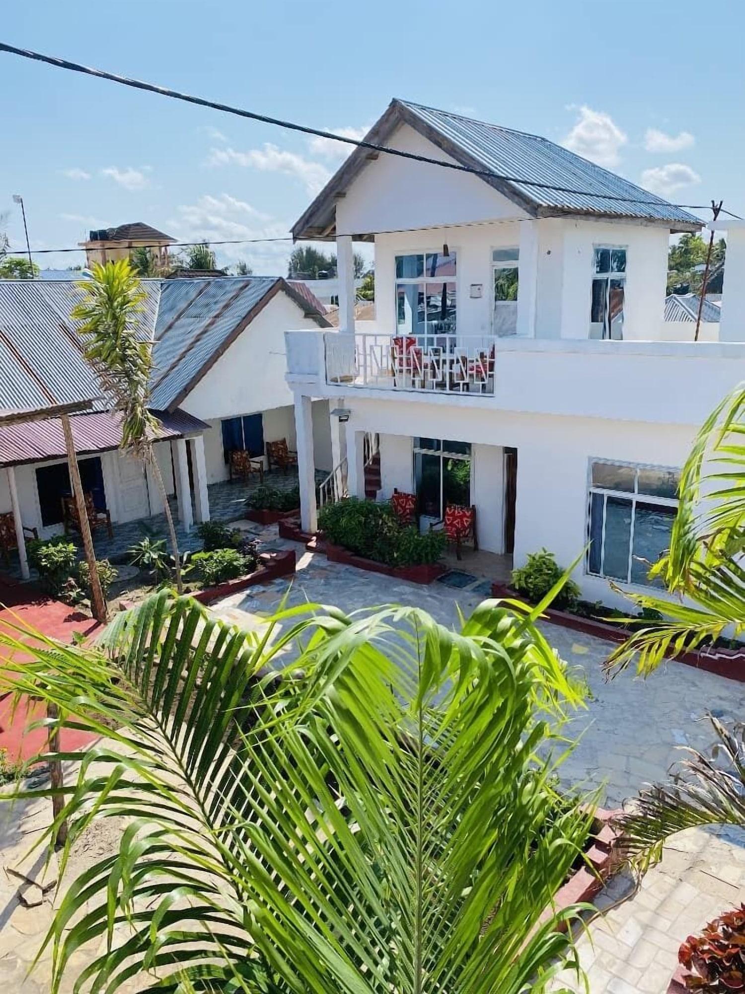 Vista Exterior Karibu House Paje